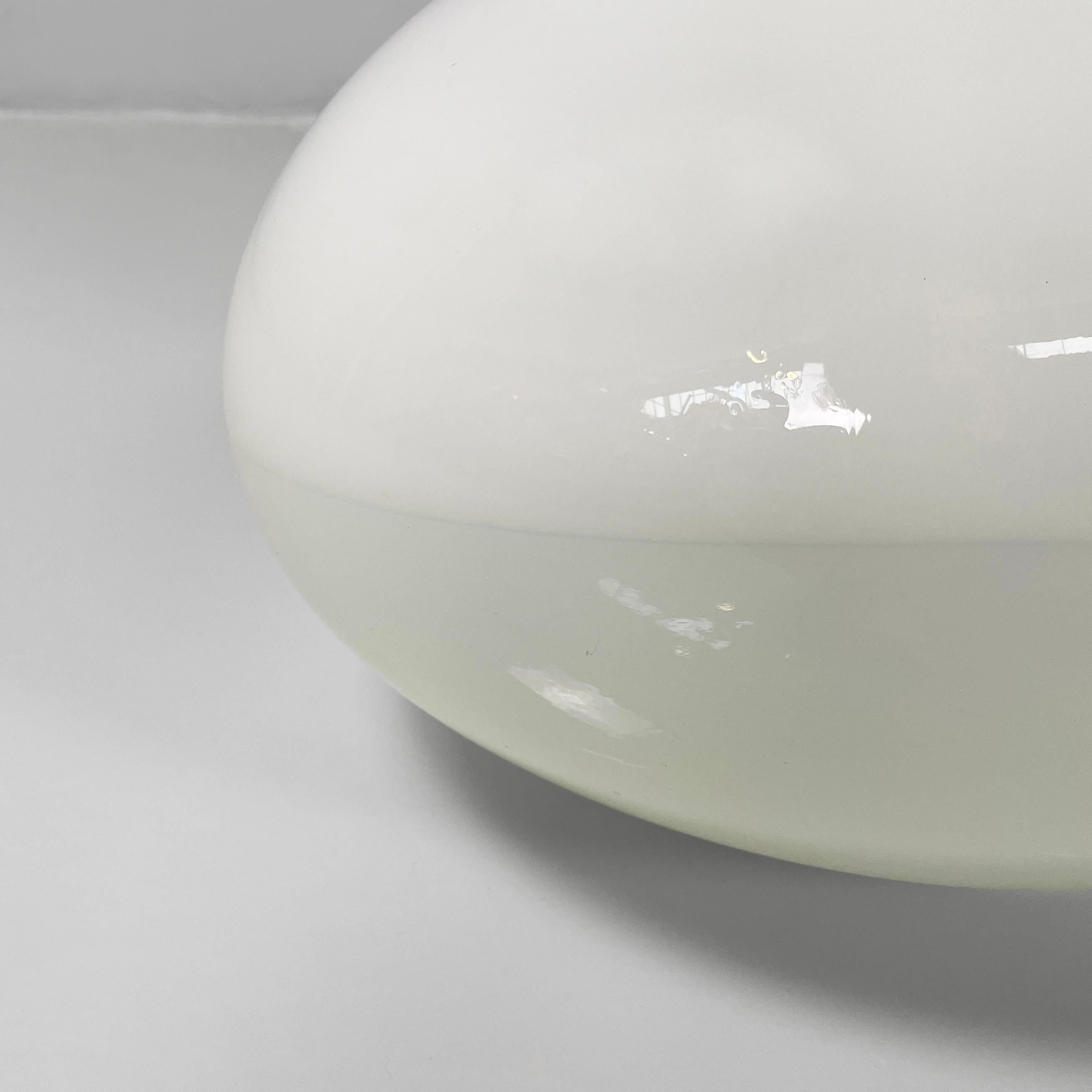 Italian space age opaline glass table lamp by Vistosi, 1970s in vendita 3
