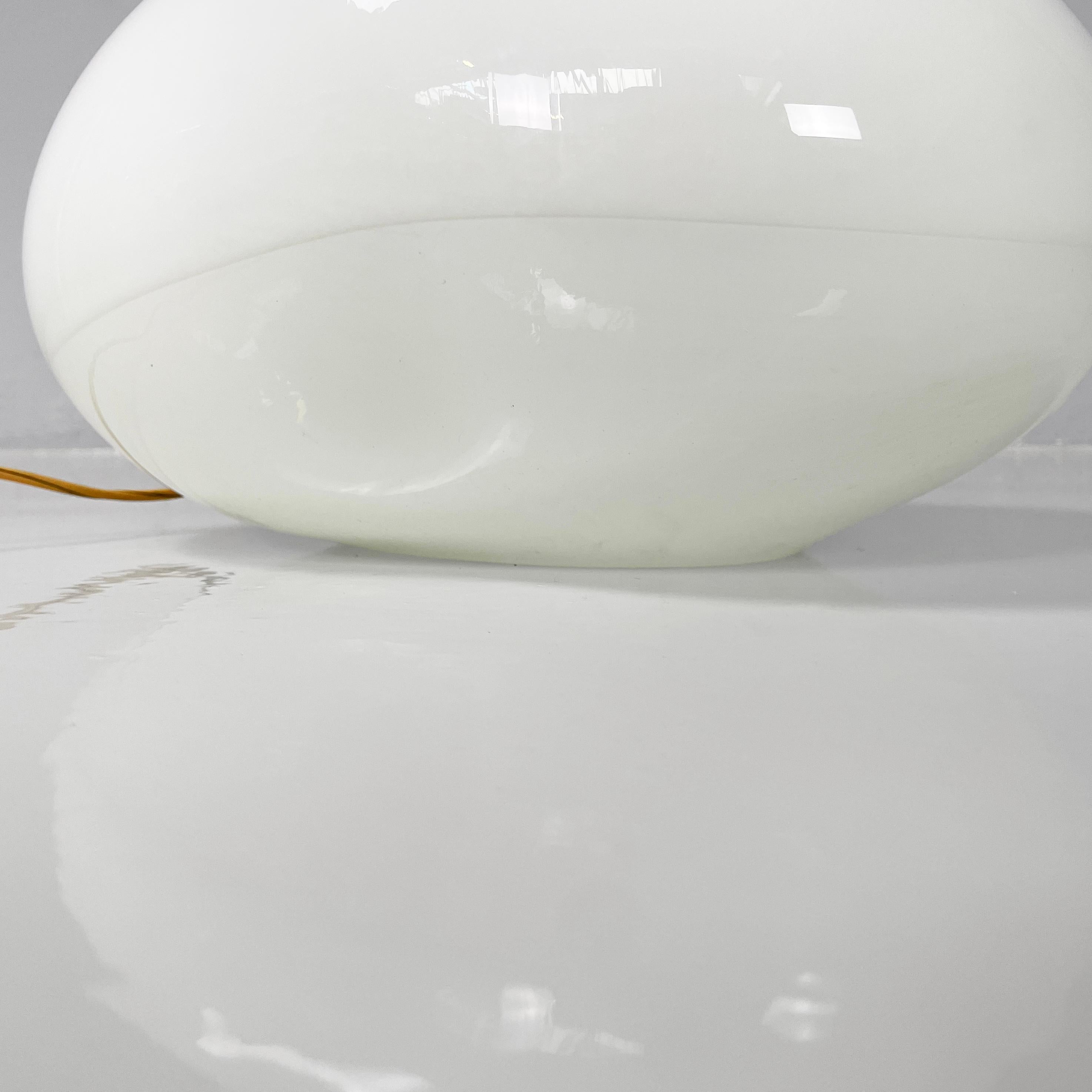 Italian space age opaline glass table lamp by Vistosi, 1970s in vendita 4