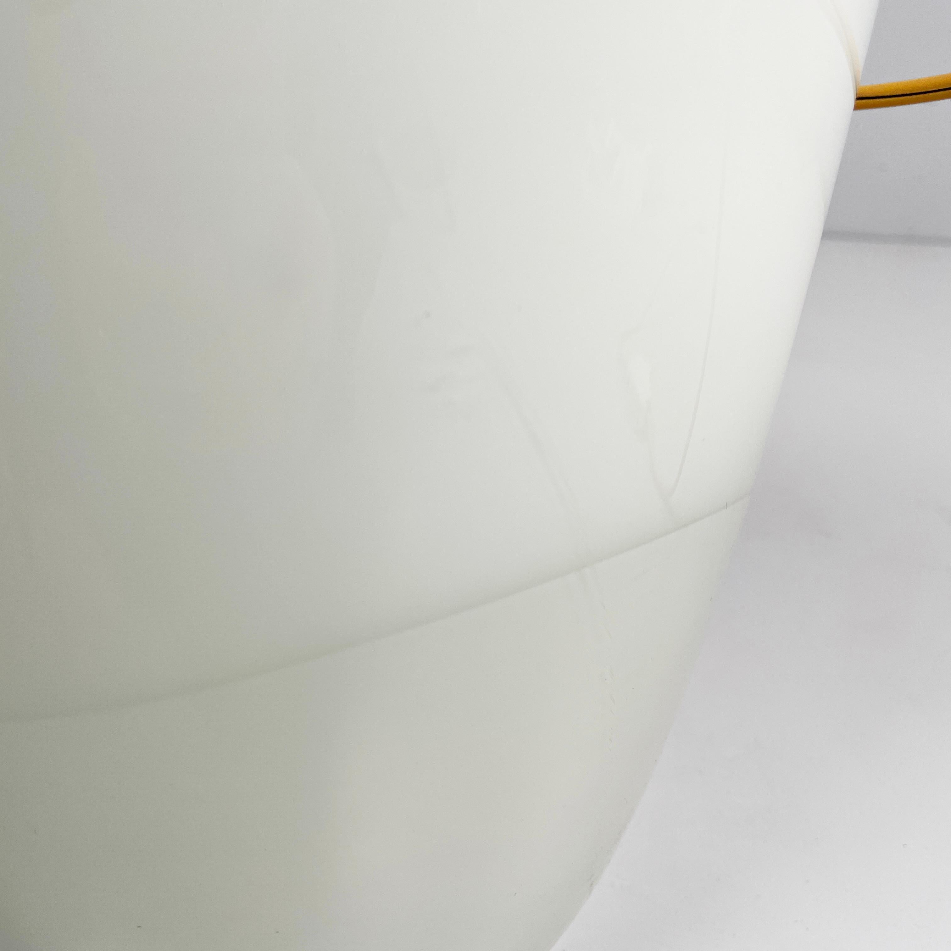 Lampe de table italienne en verre opalin de l'ère spatiale par Vistosi, 1970 en vente 7