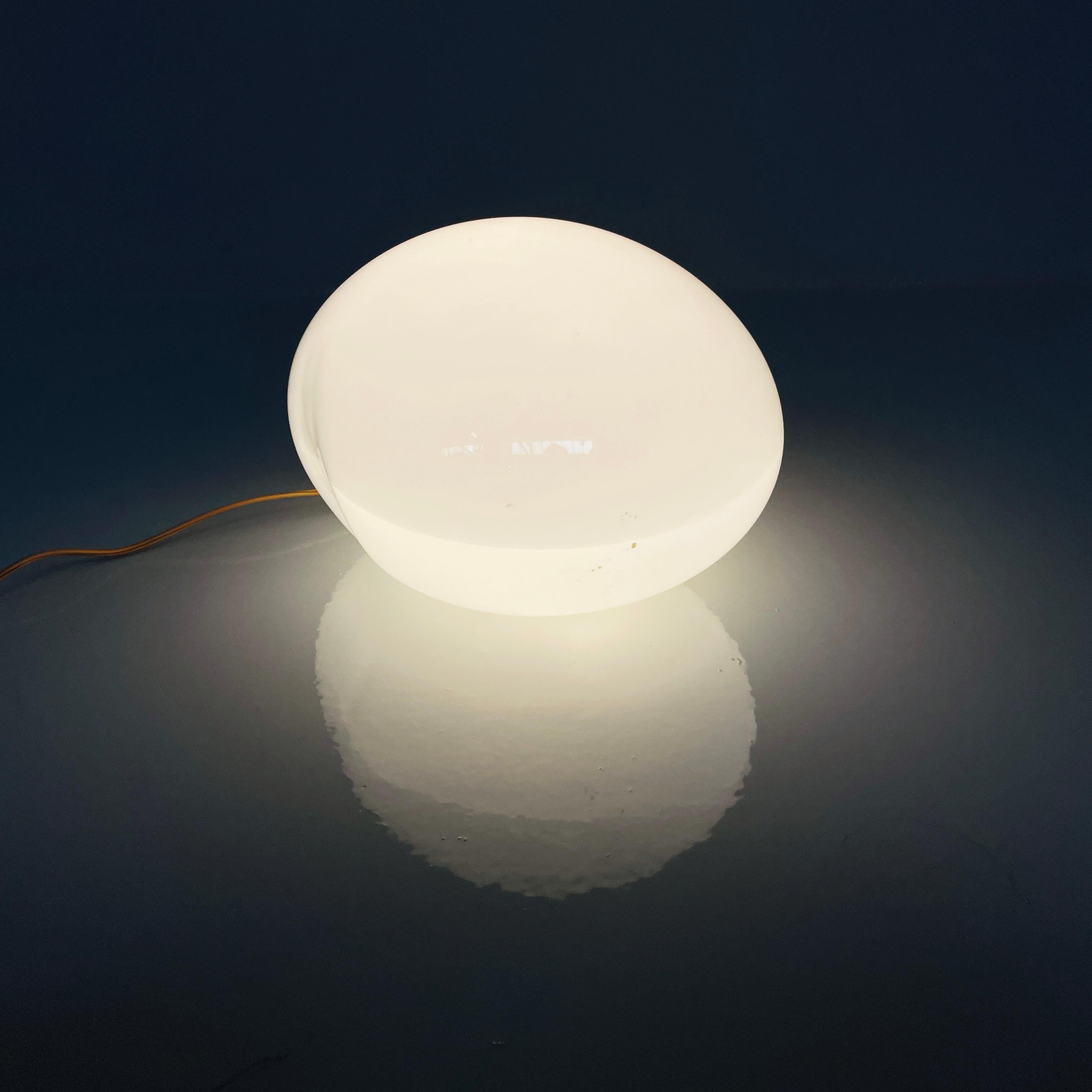 Italiano Italian space age opaline glass table lamp by Vistosi, 1970s in vendita