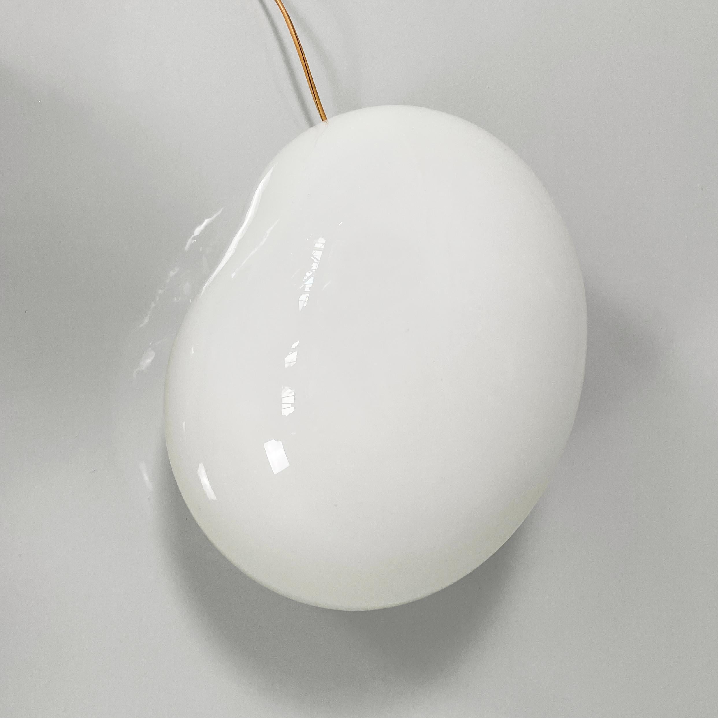Vetro opalino Italian space age opaline glass table lamp by Vistosi, 1970s in vendita