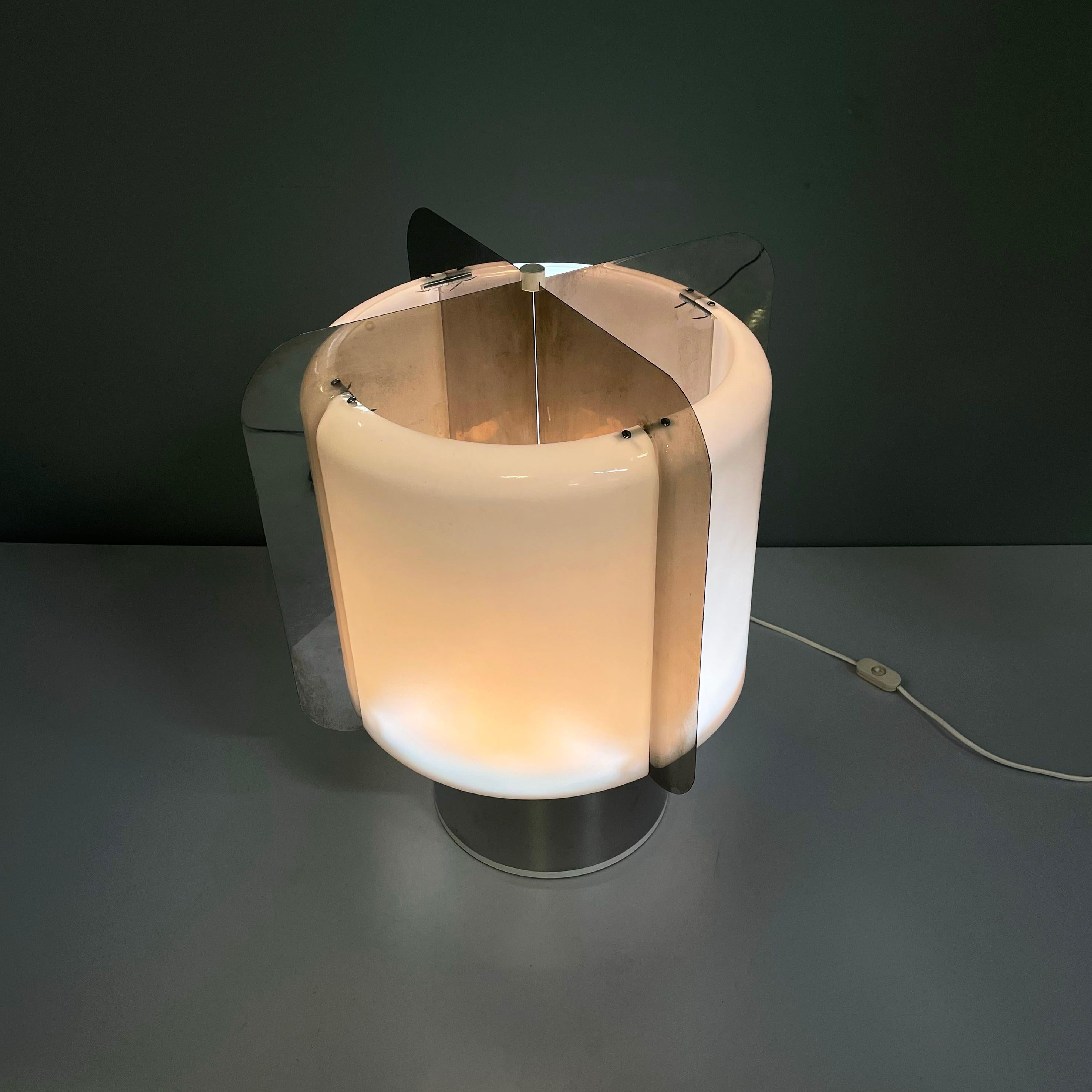 Italian space age Opaline plexiglass and aluminum Table lamp T 467 by Luci, 1970s
Table lamp mod. T 467 with 4 lights and with cylindrical shape. The cylindrical lampshade in opaline plexiglass has a thin aluminum structure in the center, that