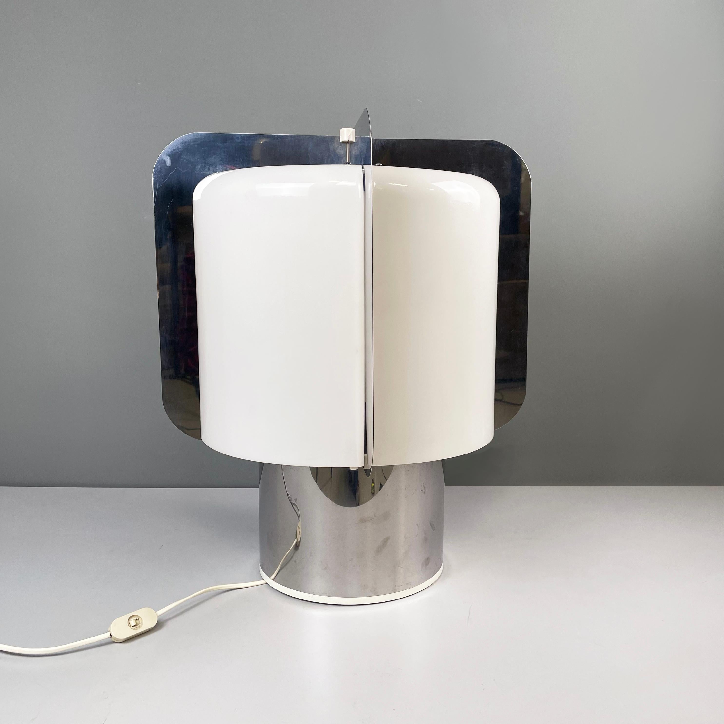 Italian space age Opaline plexiglass aluminum Table lamp T 467 by Luci, 1970s In Good Condition For Sale In MIlano, IT