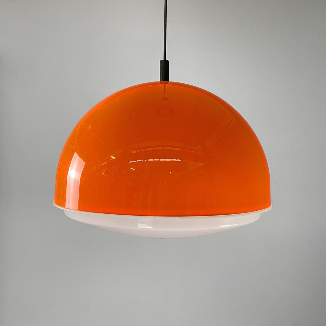 Italian space age orange and white plastic chandelier, 1970s In Good Condition For Sale In MIlano, IT