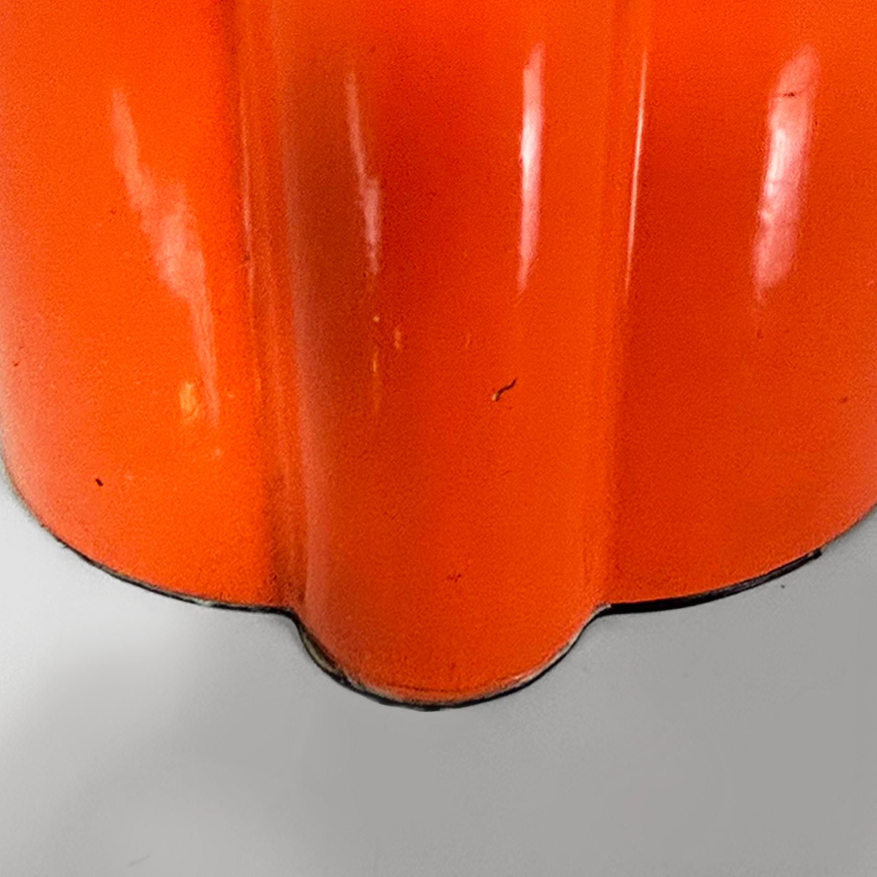 Italienische Space Age Tischleuchte aus orangefarbenem Metall Eco von Annichini für Artemide, 1970er Jahre im Angebot 9