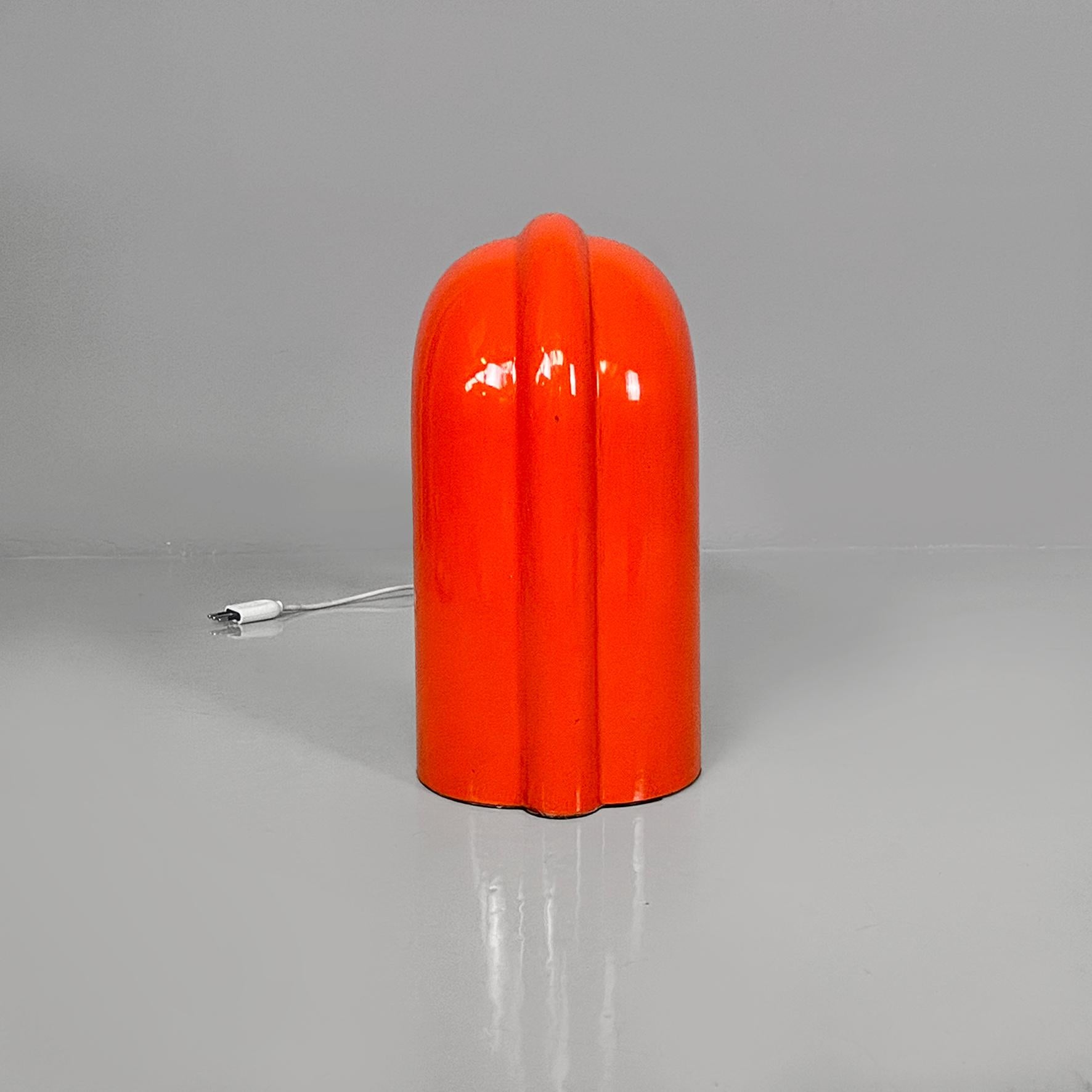 Italienische Space Age Tischleuchte aus orangefarbenem Metall Eco von Annichini für Artemide, 1970er Jahre im Angebot 2