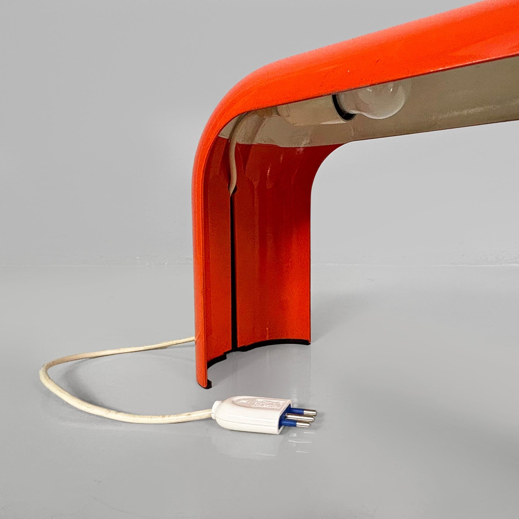 Italienische Space Age Tischleuchte aus orangefarbenem Metall Eco von Annichini für Artemide, 1970er Jahre im Angebot 5