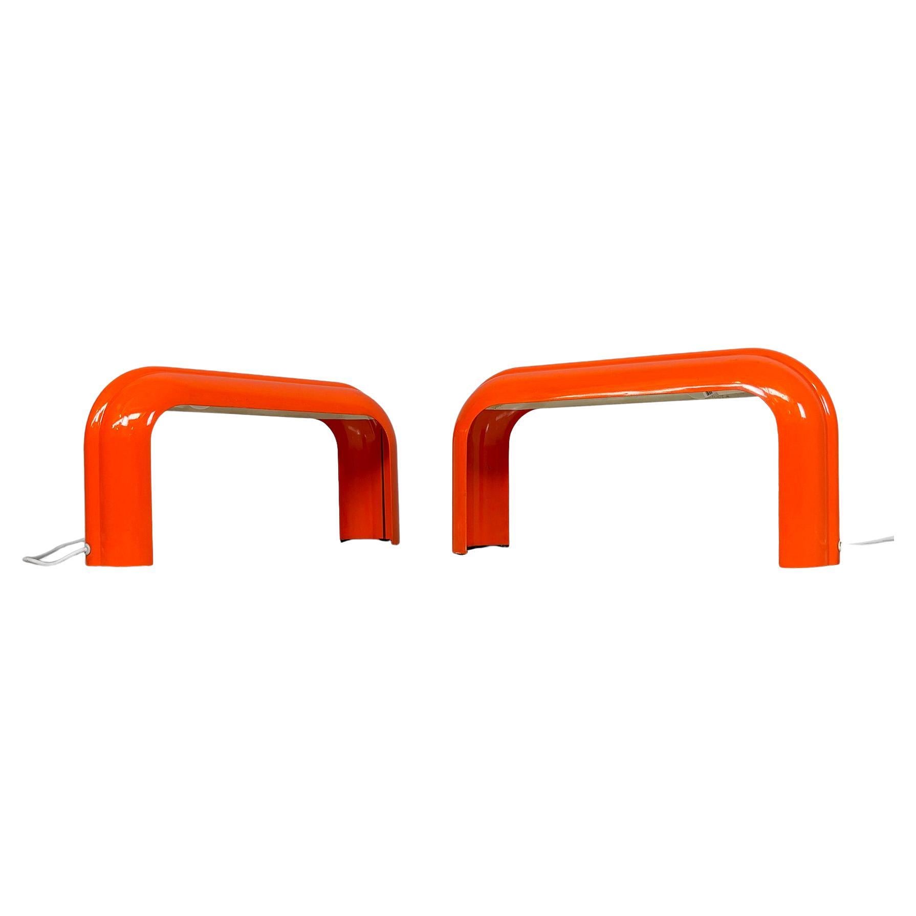 Italienische Space Age Tischleuchte aus orangefarbenem Metall Eco von Annichini für Artemide, 1970er Jahre im Angebot