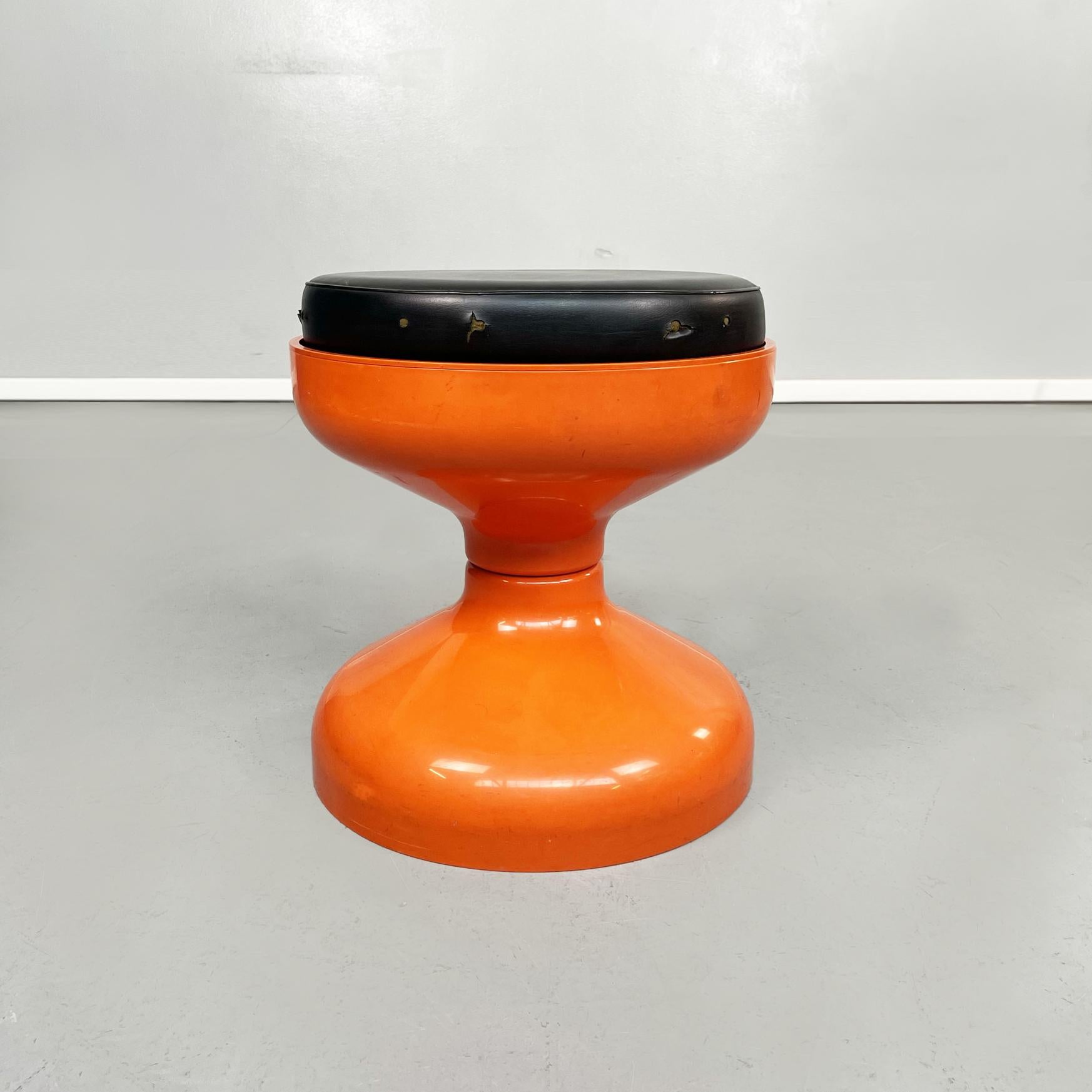 Ère spatiale Tabourets Rocchetto italiens en plastique orange de l'ère spatiale par Castiglioni Kartell, 1970 en vente