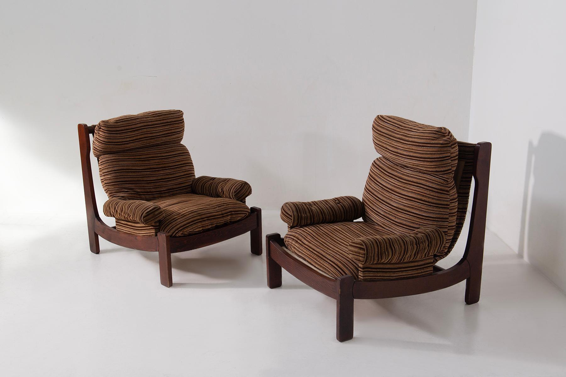 Sculptural Design with Bold Lines and Postmodern Appeal
This pair of Italian lounge chairs from the 1970s is a compelling expression of vintage modernism, showcasing a sculptural wooden structure and a bold, minimalist aesthetic typical of the era.