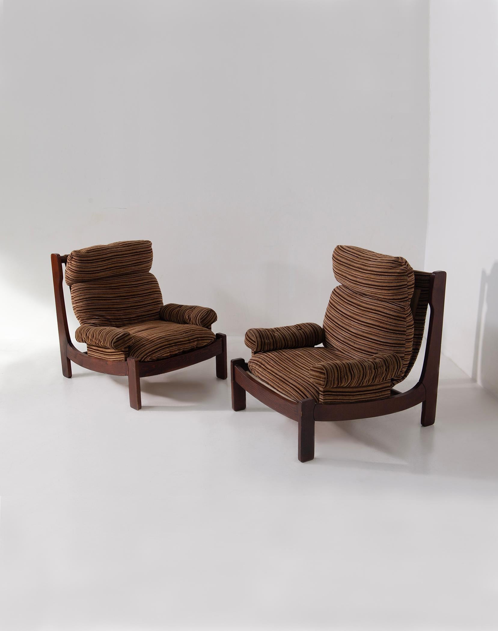 Mid-Century moderno Italian space age Pair armchairs in original fabric in vendita
