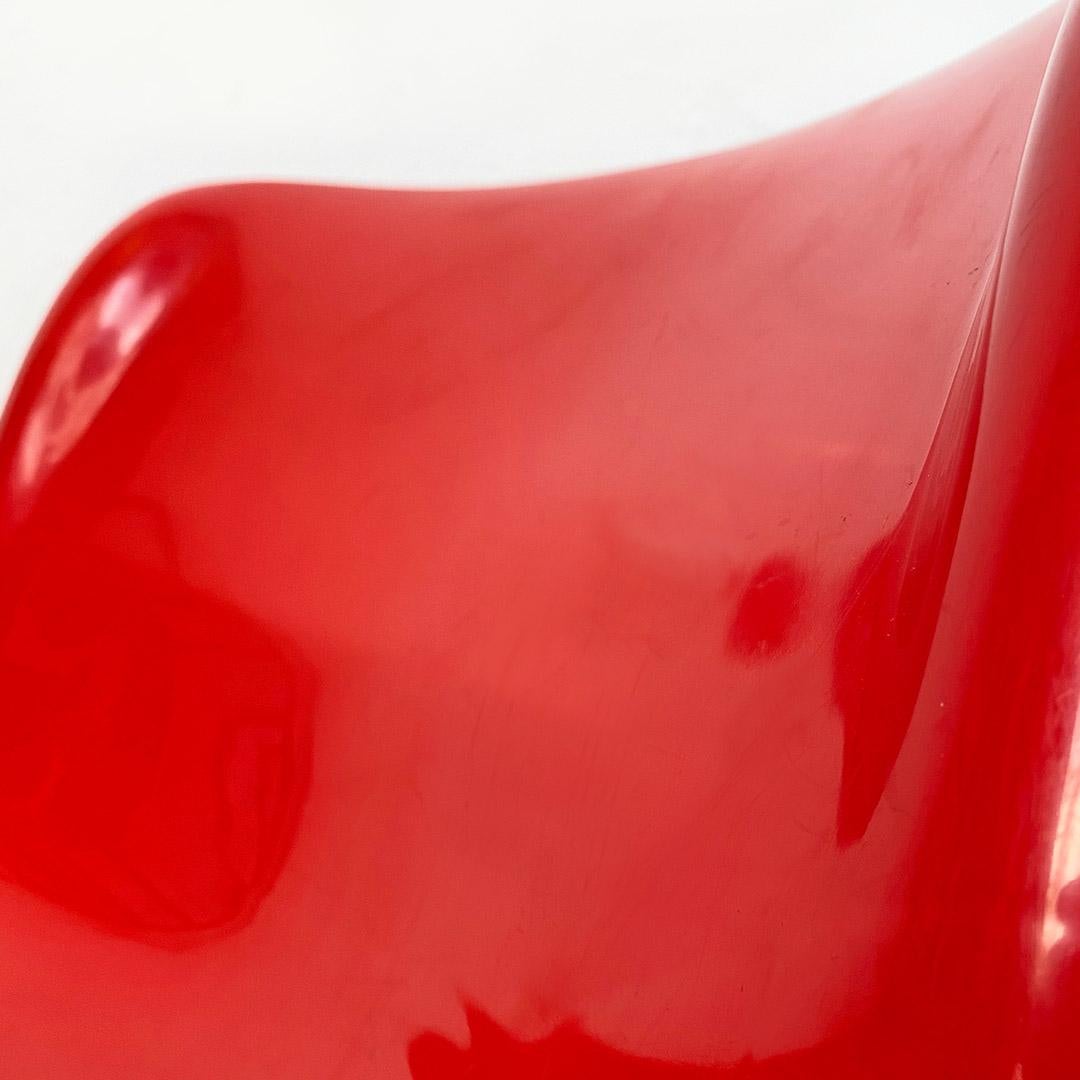 Paire de chaises italiennes en plastique rouge de l'ère spatiale par Carlo Bartoli pour Kartell, 1970 en vente 4