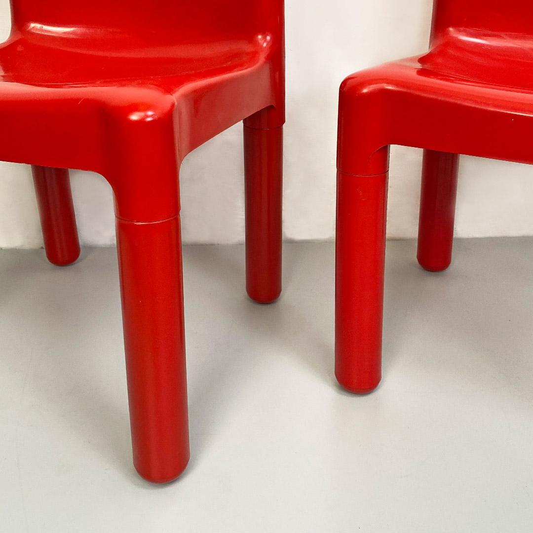 Ère spatiale Paire de chaises italiennes en plastique rouge de l'ère spatiale par Carlo Bartoli pour Kartell, 1970 en vente
