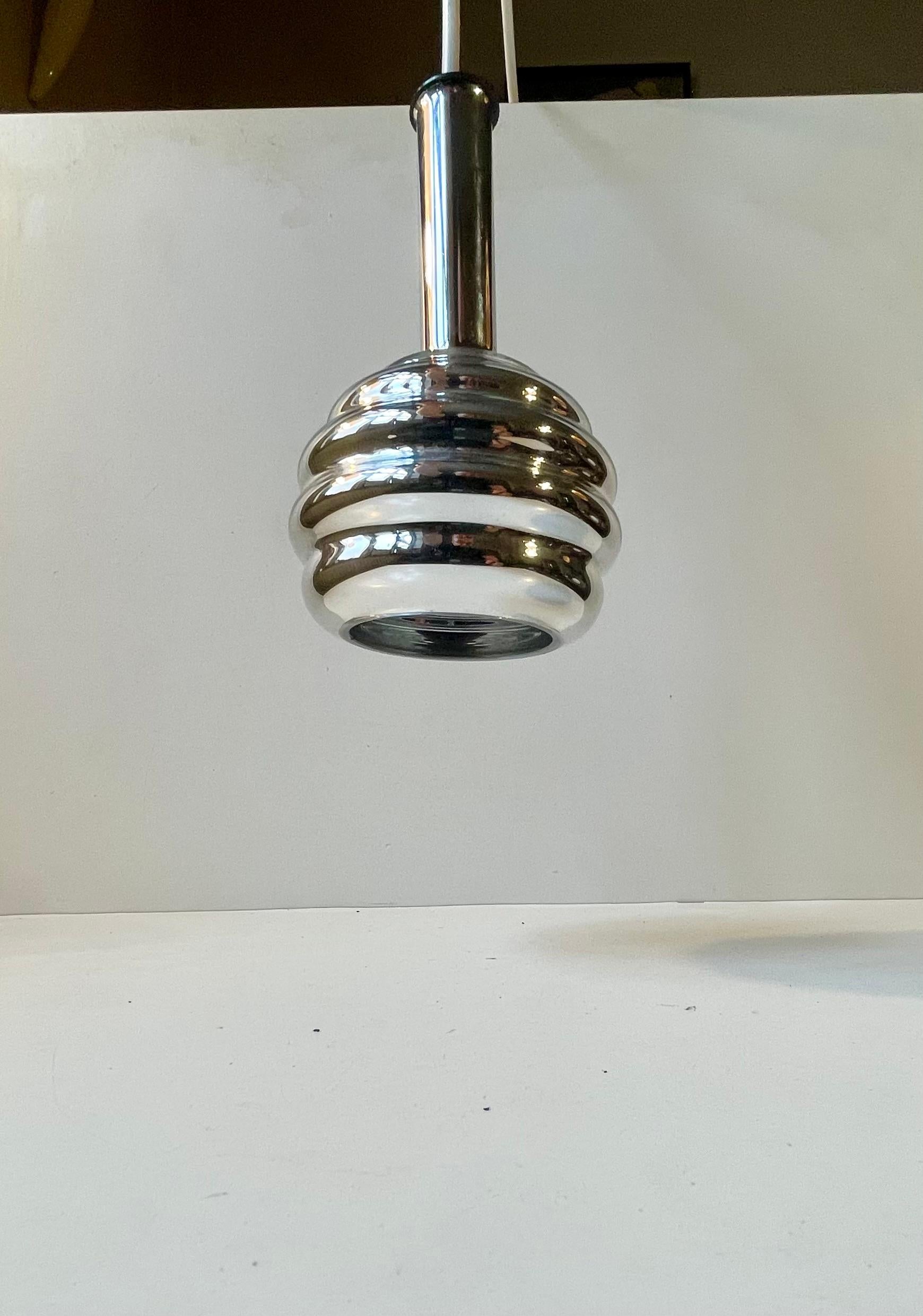 Italienische Space Age-Pendelleuchte aus Spiegelglas, 1970er-Jahre (Stahl) im Angebot