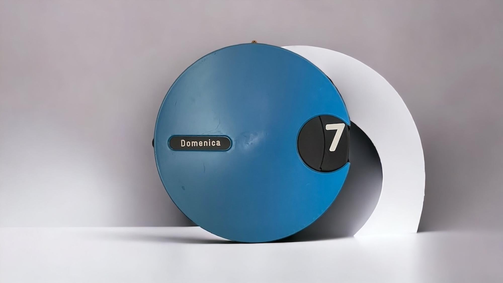 Italian Space Age Perpetual Calendar - Glossy Blue & Black Rotating Dial-1970s In Good Condition In San Benedetto Del Tronto, IT