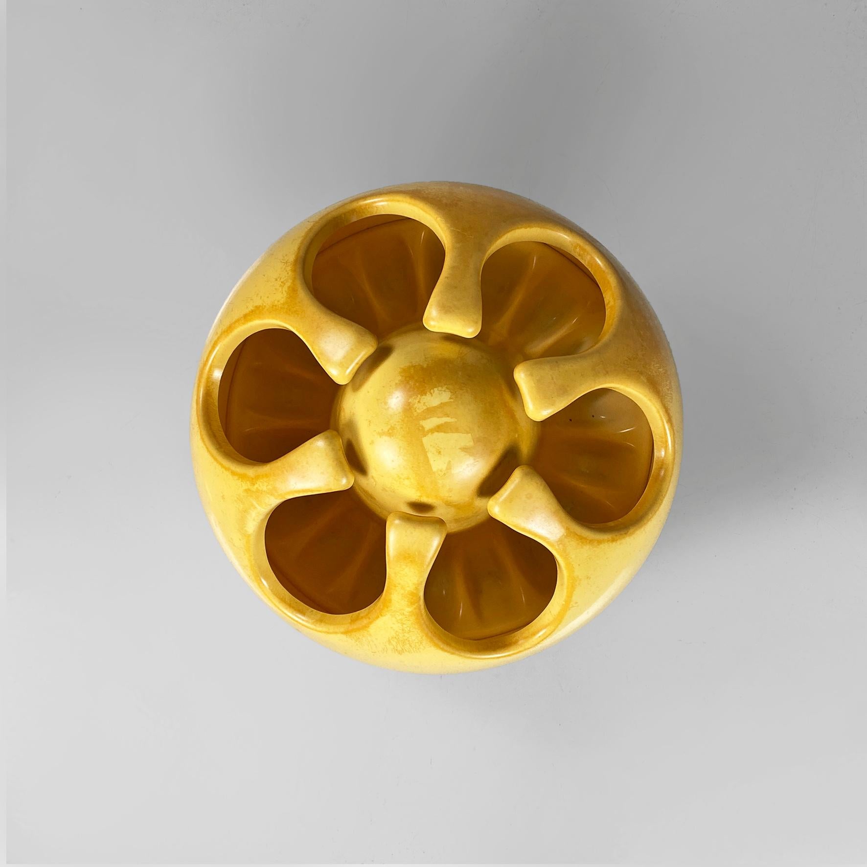 Porte-parapluie italien en plastique jaune clair en forme de pistil de l'ère spatiale, années 1970 en vente 6