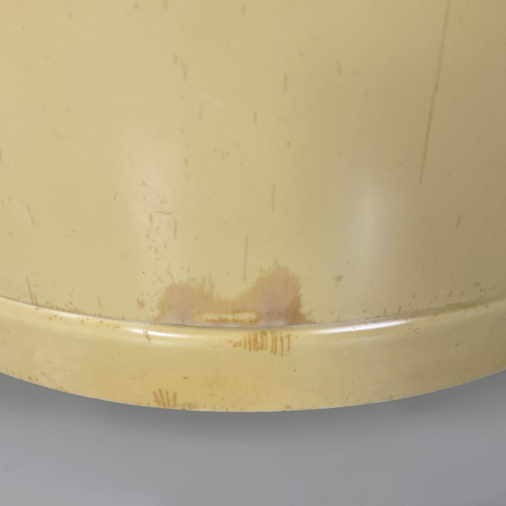 Ère spatiale Porte-parapluie italien en plastique jaune clair en forme de pistil de l'ère spatiale, années 1970 en vente