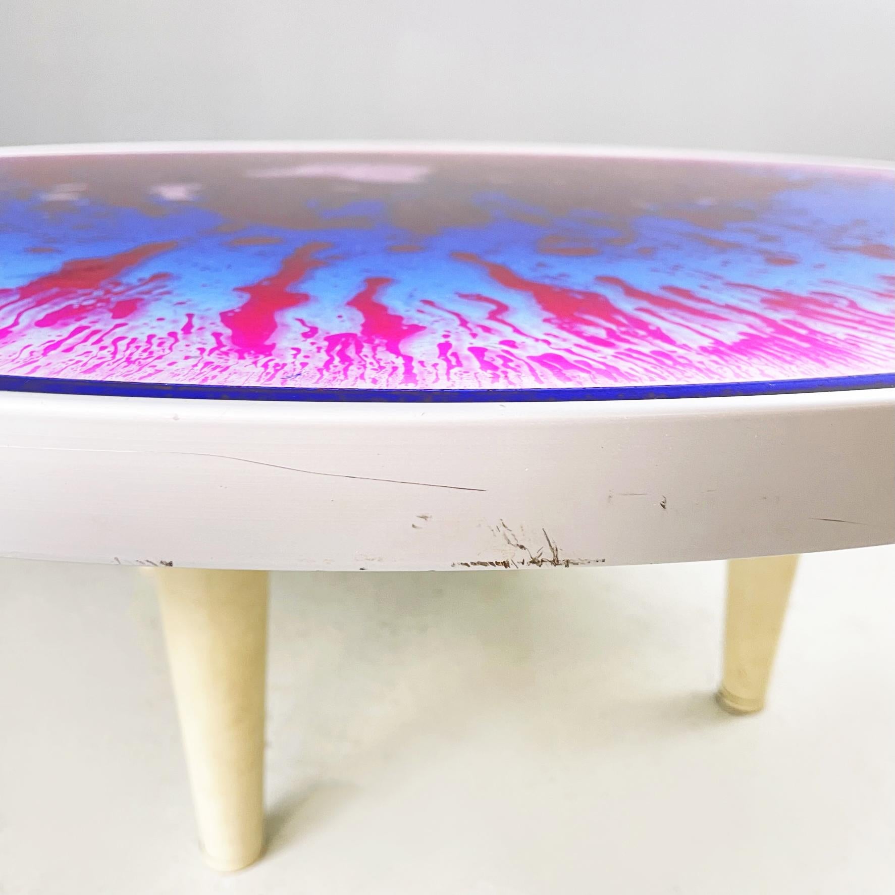 Italian Space Age Plastic and Metal Round Coffee Table with Tie Dye Effect 1970s For Sale 1