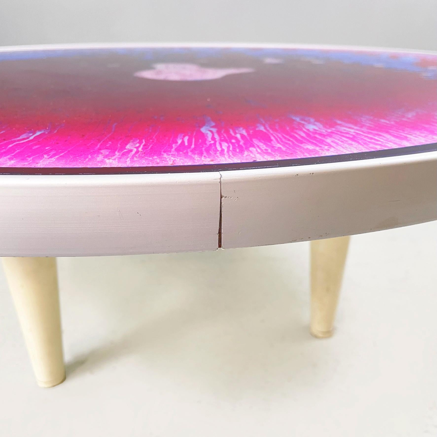 Italian Space Age Plastic and Metal Round Coffee Table with Tie Dye Effect 1970s For Sale 2