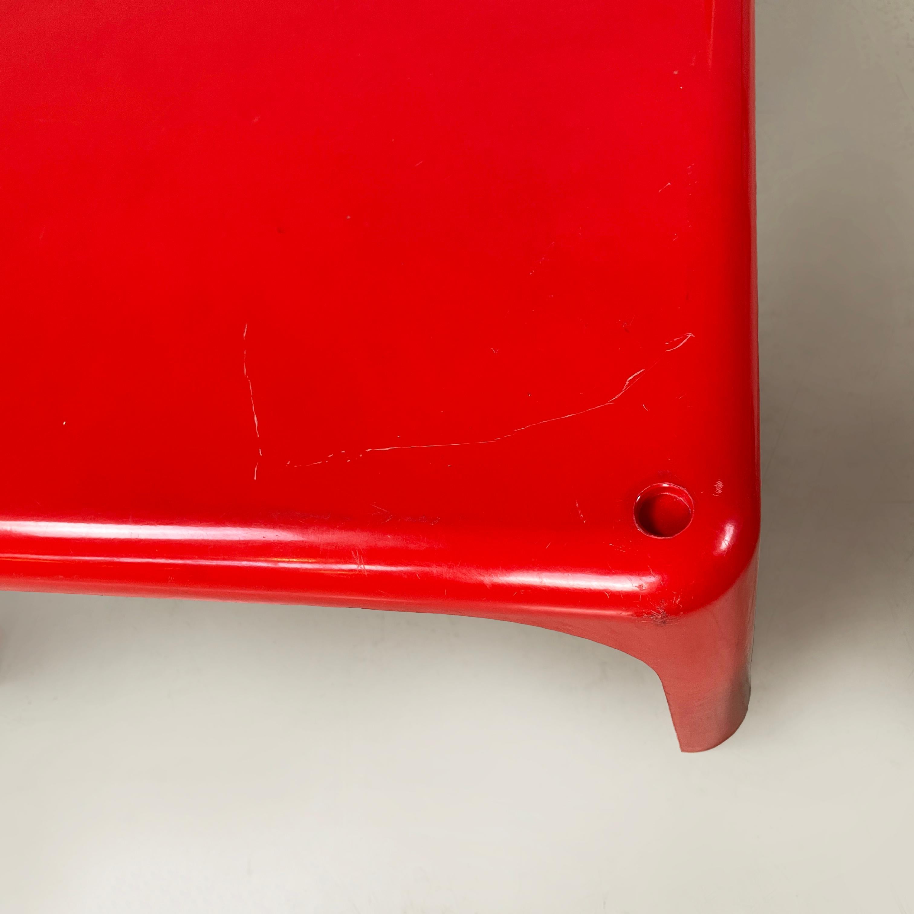 Tavolino italiano in plastica dell'era spaziale Demetrios 45 di Artemide Magistretti anni '70 in vendita 3