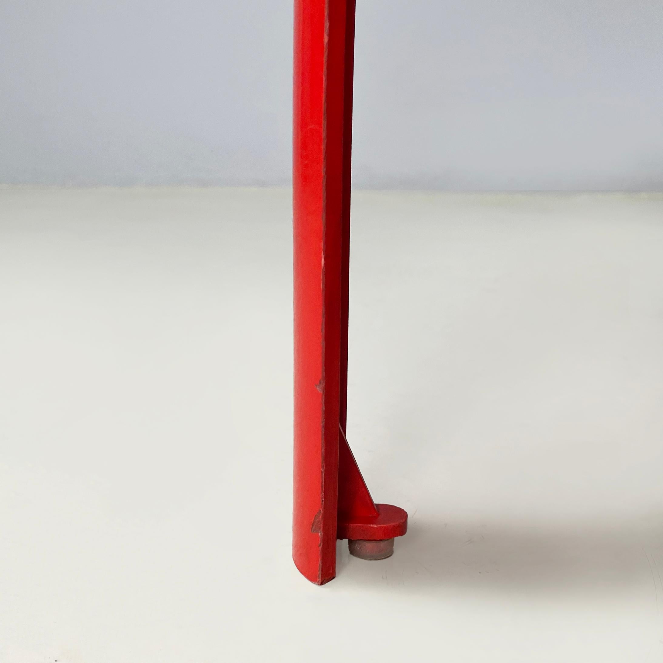 Tavolino italiano in plastica dell'era spaziale Demetrios 45 di Artemide Magistretti anni '70 in vendita 4