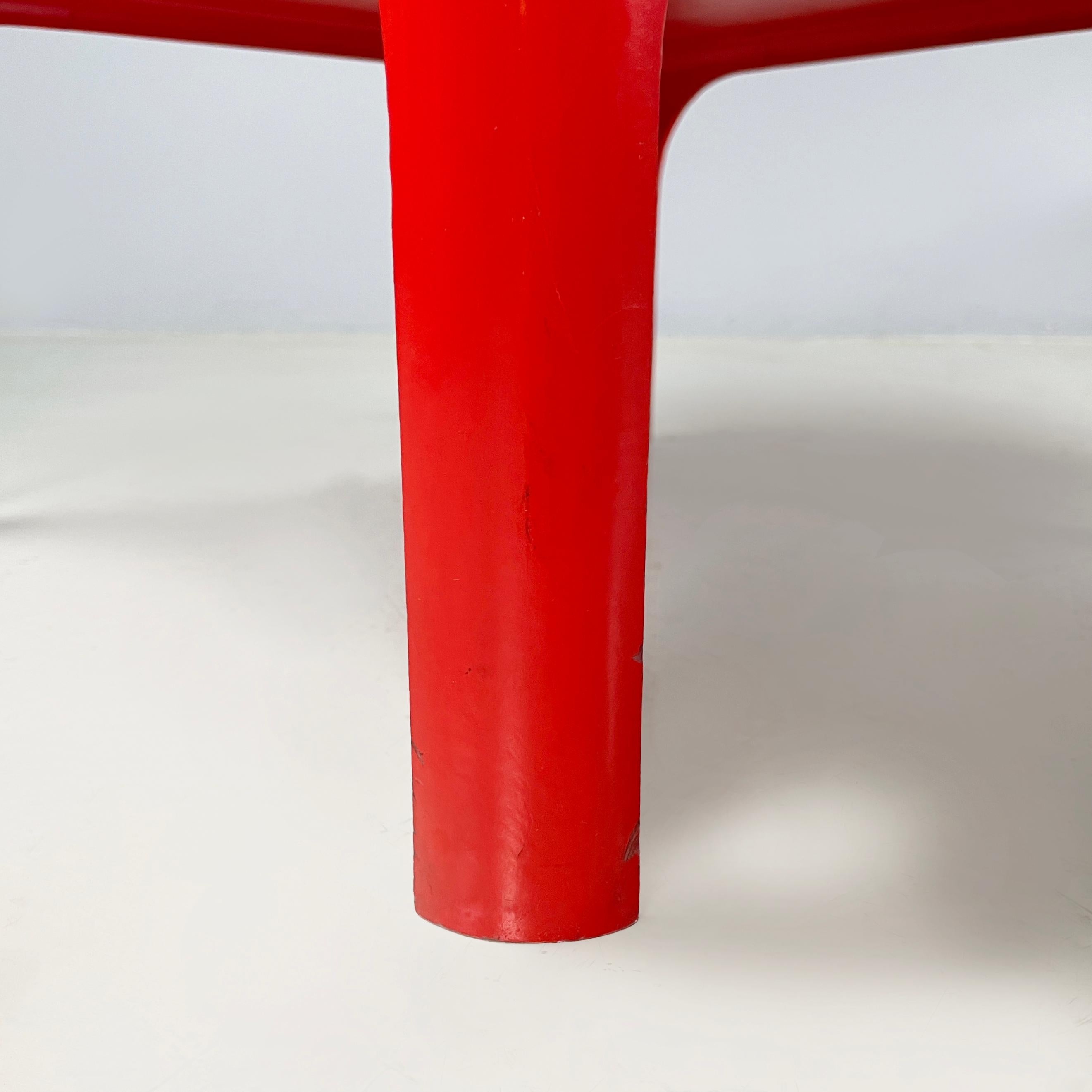 Tavolino italiano in plastica dell'era spaziale Demetrios 45 di Artemide Magistretti anni '70 in vendita 5