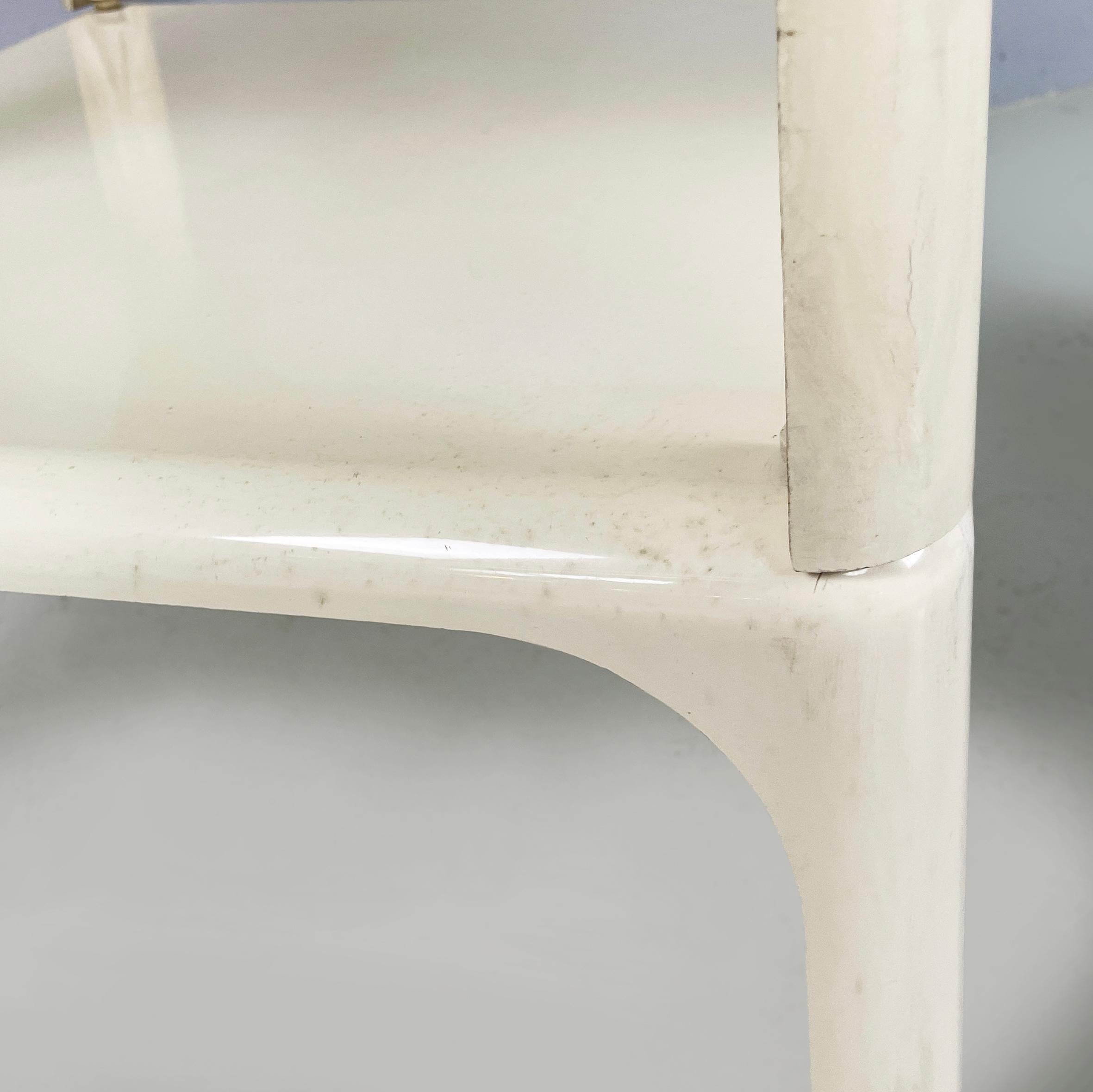 Tavolino italiano in plastica dell'era spaziale Demetrios 45 di Artemide Magistretti anni '70 in vendita 8