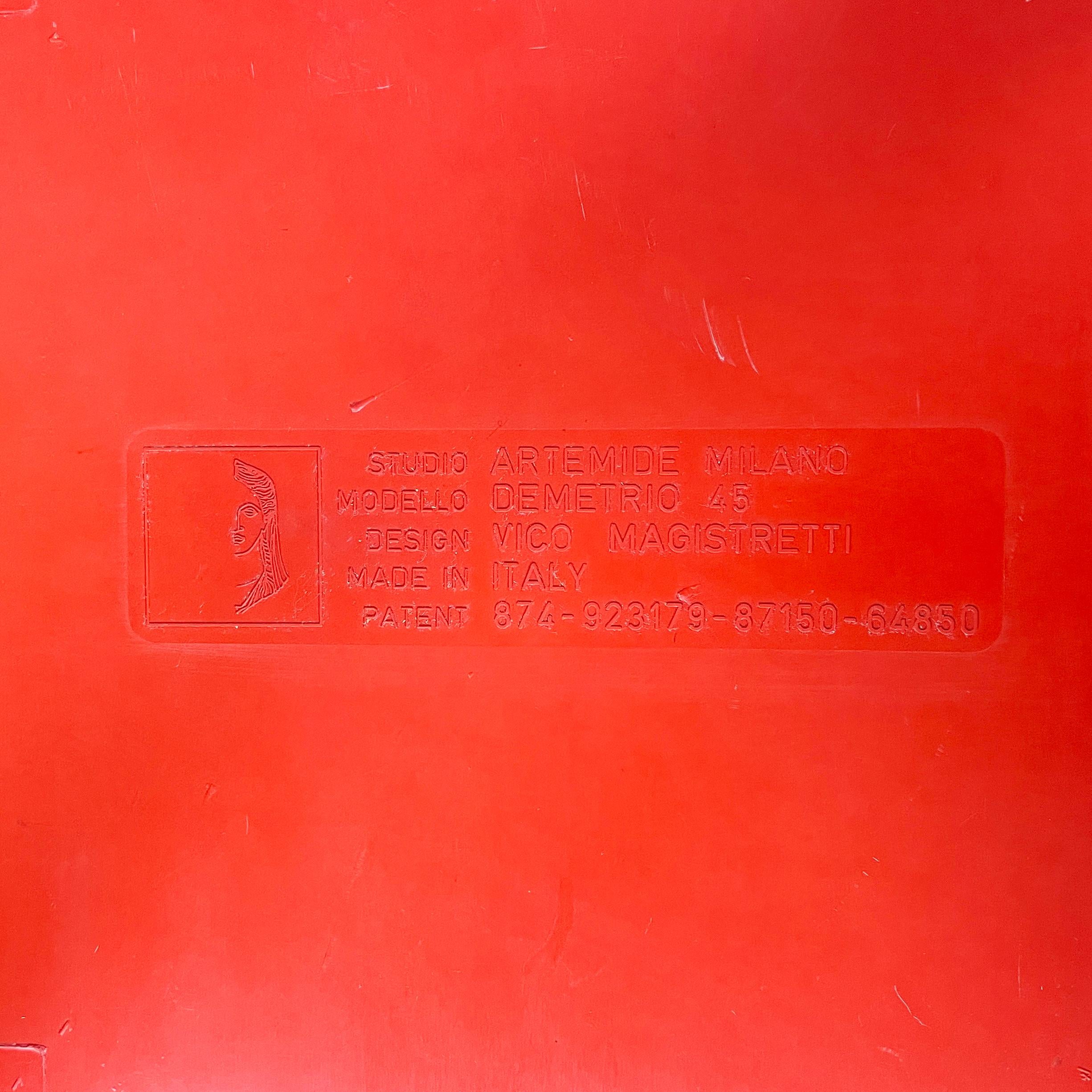 Tavolino italiano in plastica dell'era spaziale Demetrios 45 di Artemide Magistretti anni '70 in vendita 13