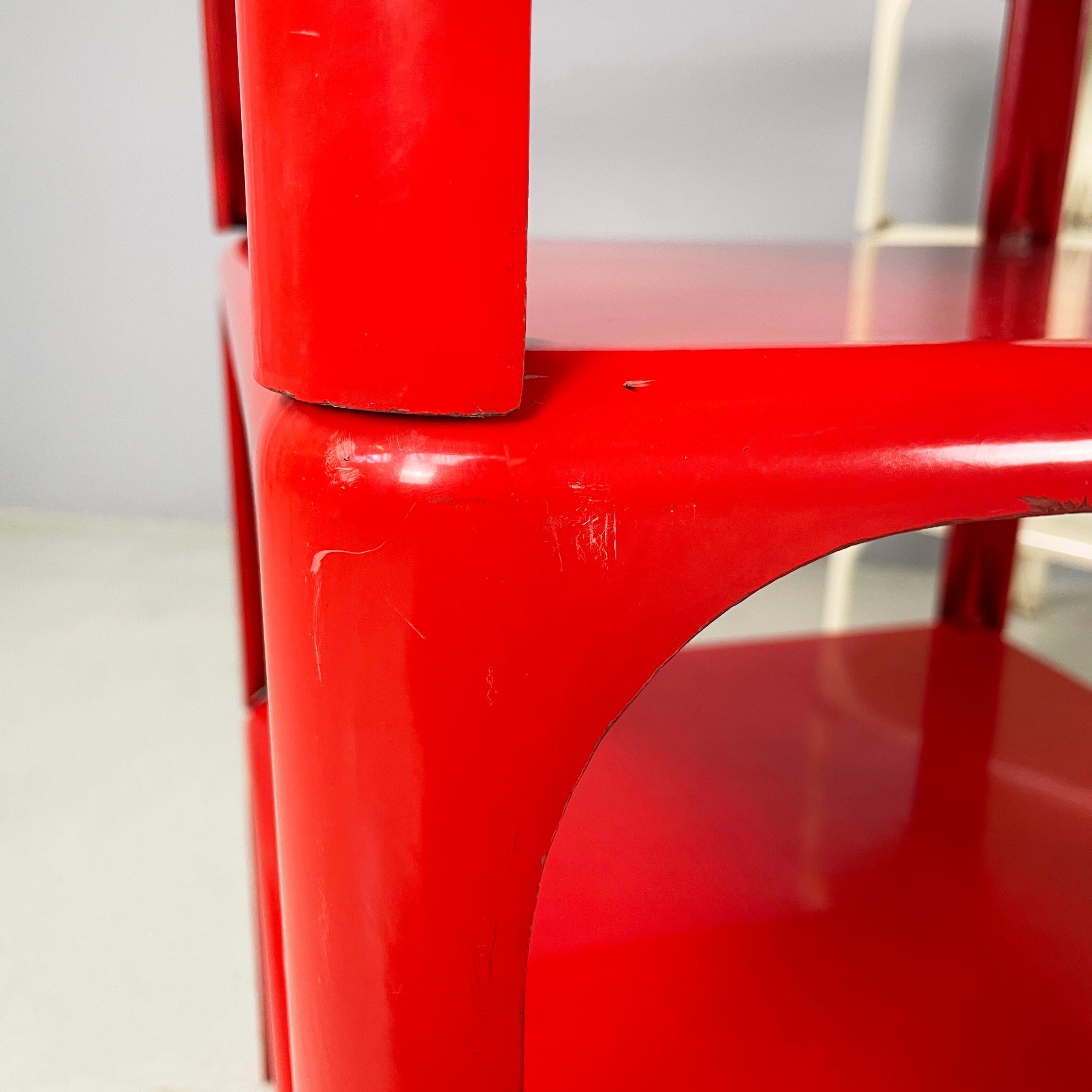 Plastica Tavolino italiano in plastica dell'era spaziale Demetrios 45 di Artemide Magistretti anni '70 in vendita
