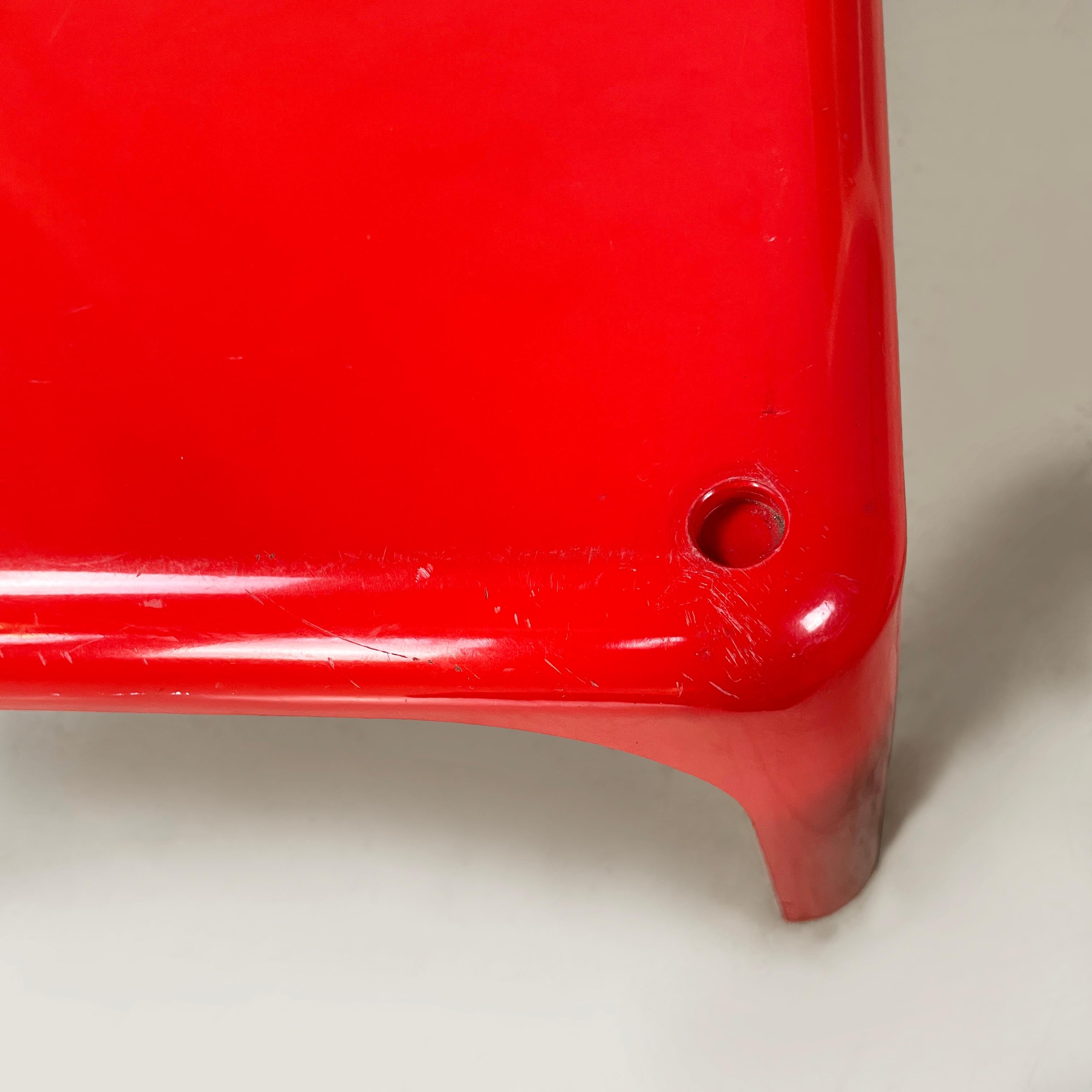 Tavolino italiano in plastica dell'era spaziale Demetrios 45 di Artemide Magistretti anni '70 in vendita 1