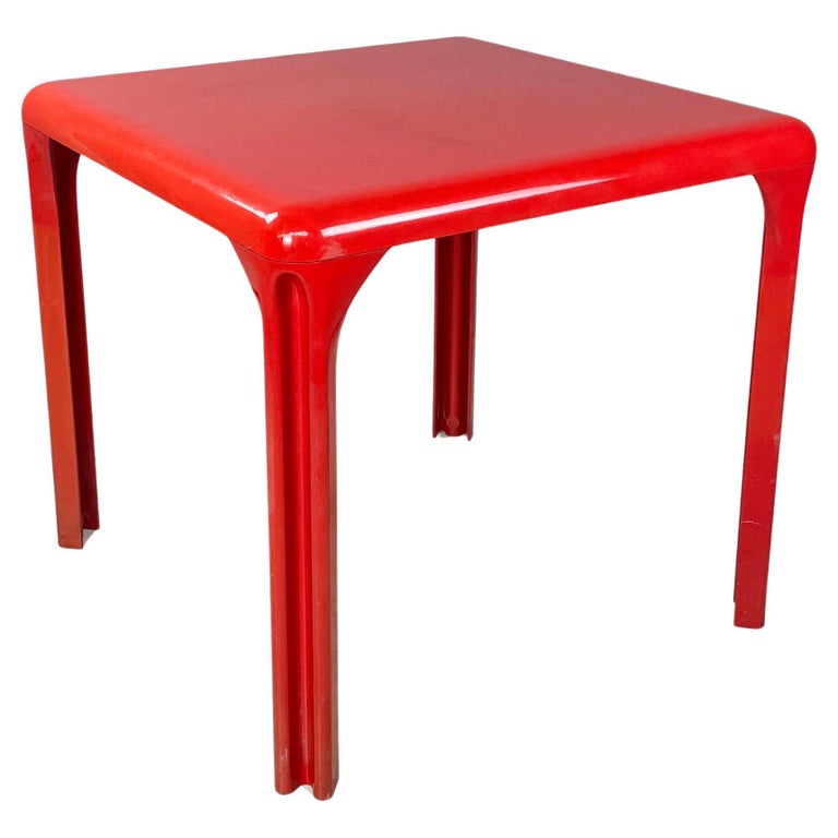 Italian space age Plastic Dining table Stadio by Magistretti for