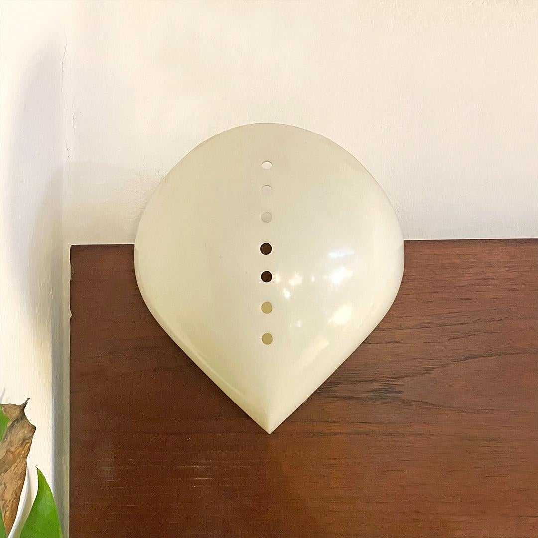 Italian Space Age Plastic Wall Lamp Lola by Mazza & Gramigna, Quattrifolio, 1974 In Good Condition In MIlano, IT