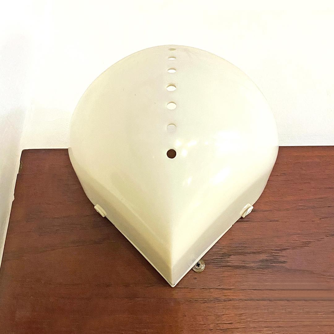 Italian Space Age Plastic Wall Lamp Lola by Mazza & Gramigna, Quattrifolio, 1974 1