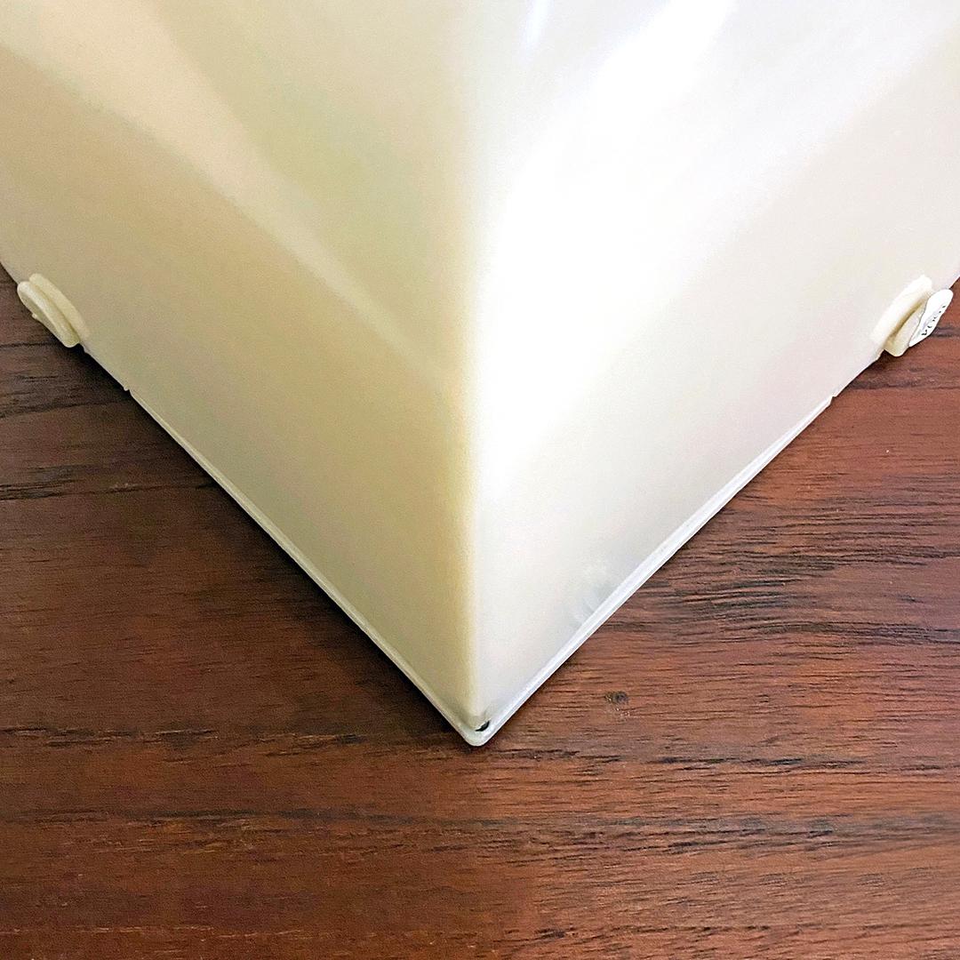 Italian Space Age Plastic Wall Lamp Lola by Mazza & Gramigna, Quattrifolio, 1974 2