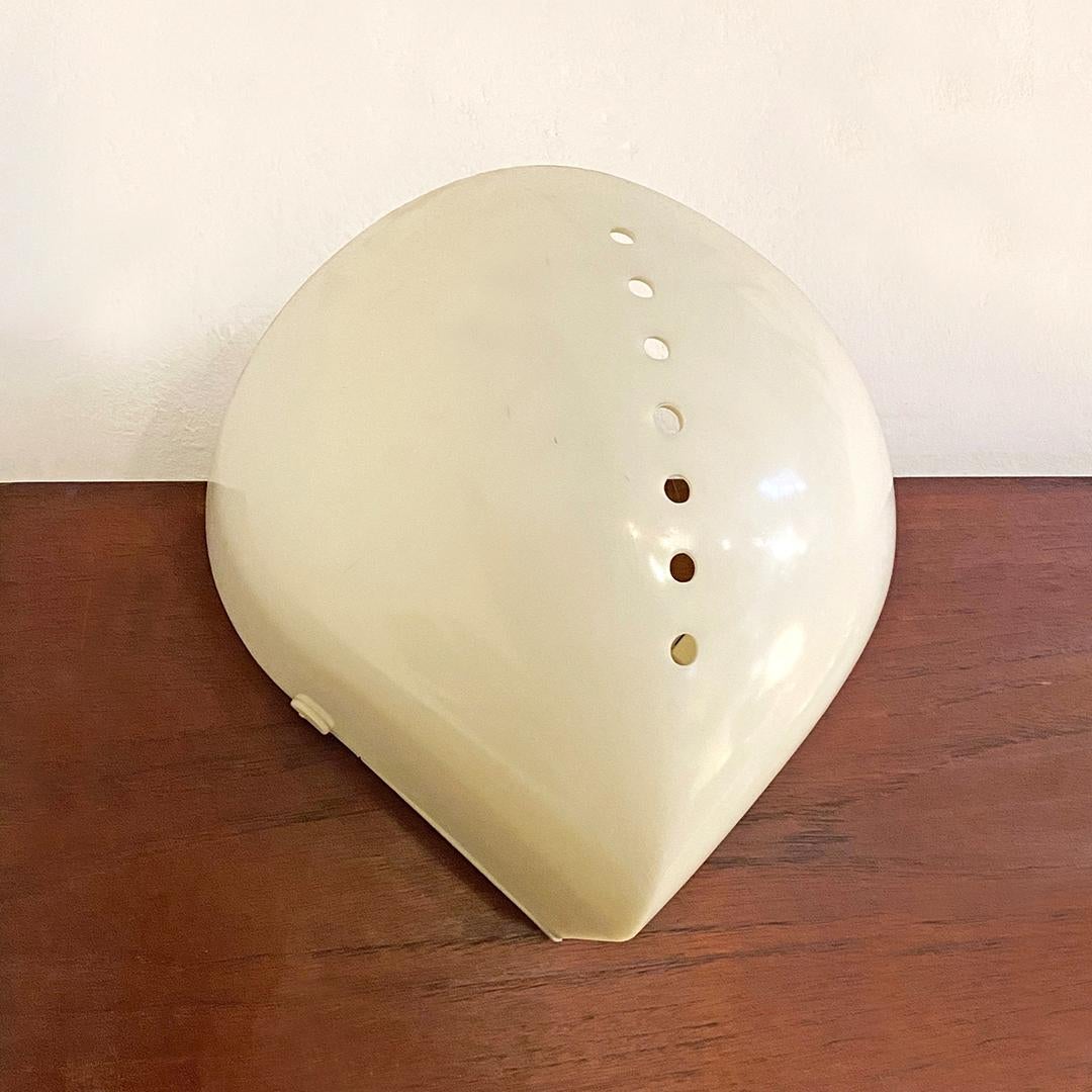 Italian Space Age Plastic Wall Lamp Lola by Mazza & Gramigna, Quattrifolio, 1974 4