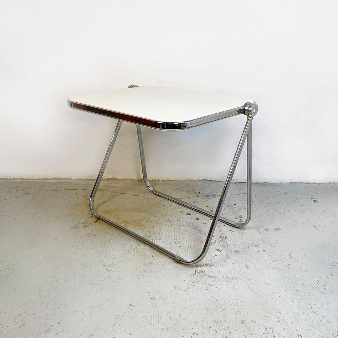 Italian space age white plastic and chromed steel Platone folding table by Giancarlo Piretti for Anonima Castelli, 1970s
Platone folding table with top in white plastic with folding structure in chromed steel.
Produced by Anonima Castelli in 1970s