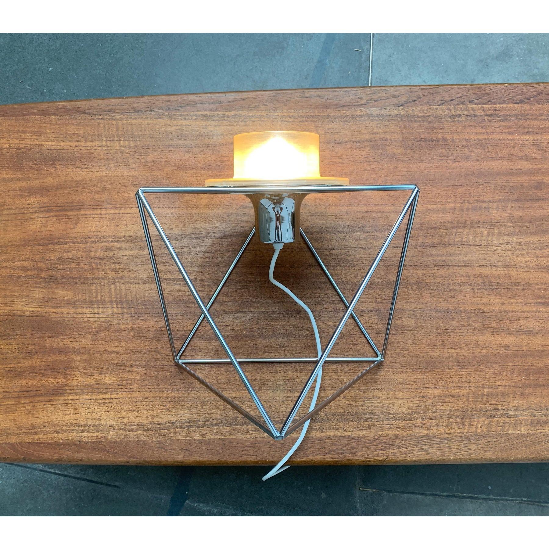 Italian Space Age Poliedra Table Lamp by Felice Ragazzo for Guzzini For Sale 1