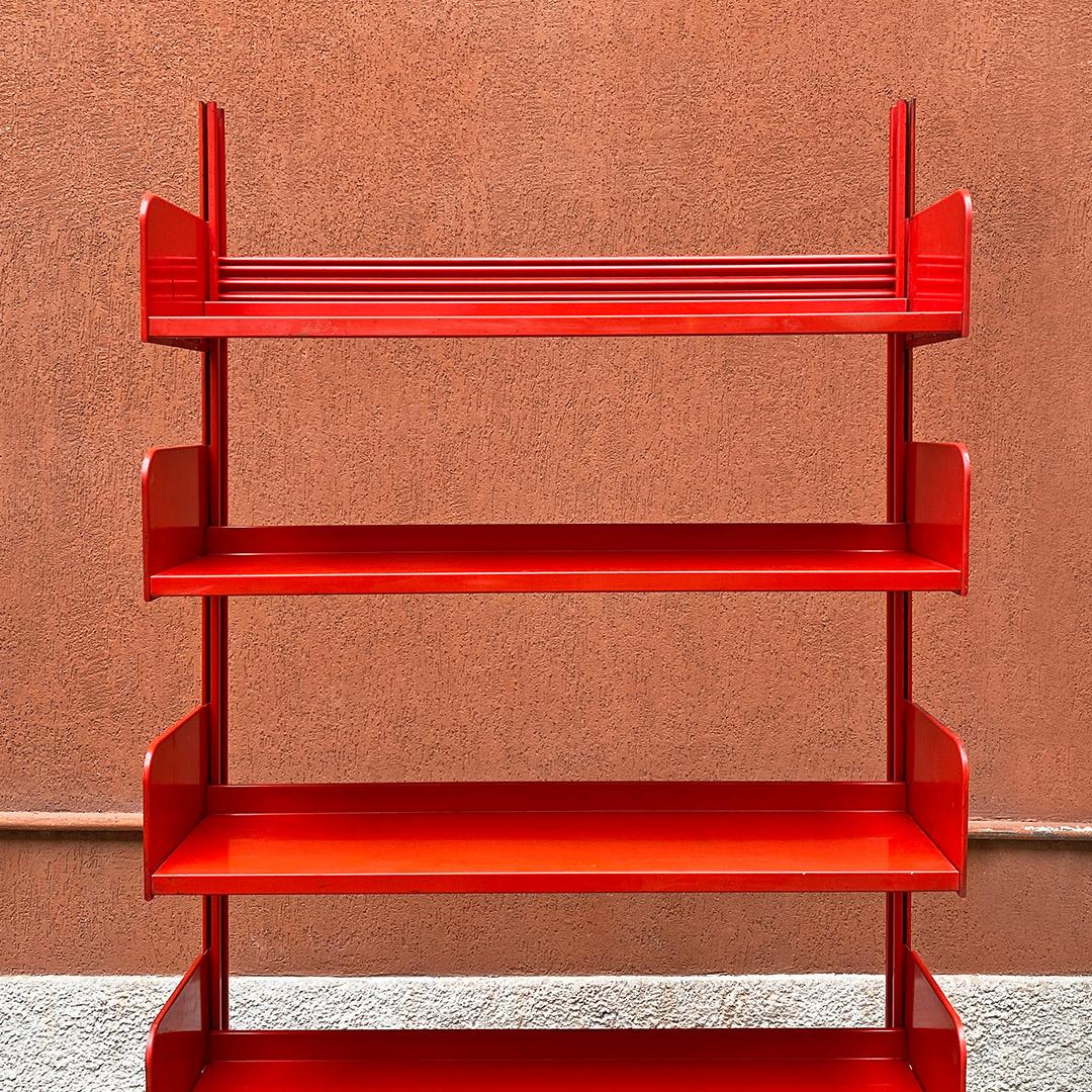 Italian Space Age Red Metal Congresso Bookcase by Lips Vago, 1970s In Good Condition In MIlano, IT