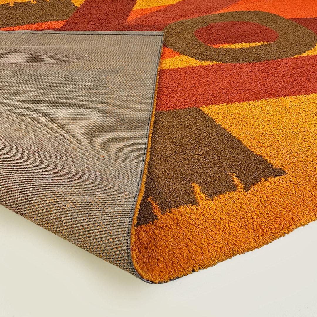 Italian Space Age Red Orange Brown Short Pile Rug with Geometric Pattern, 1970s For Sale 4