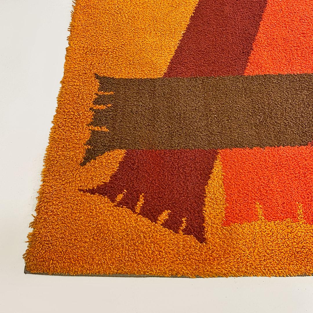 Italian Space Age Red Orange Brown Short Pile Rug with Geometric Pattern, 1970s For Sale 8