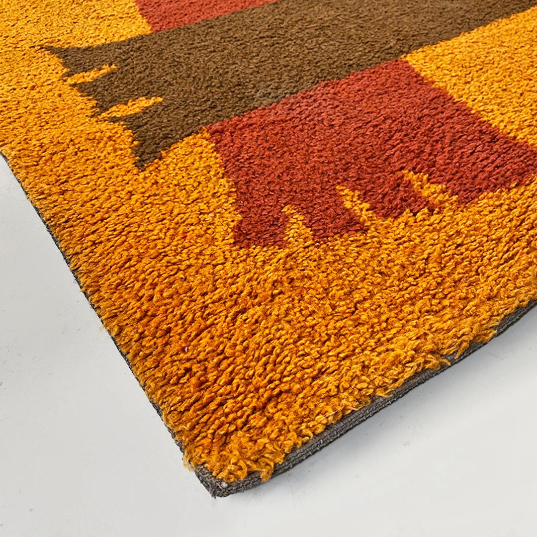 Italian Space Age Red Orange Brown Short Pile Rug with Geometric Pattern, 1970s For Sale 2