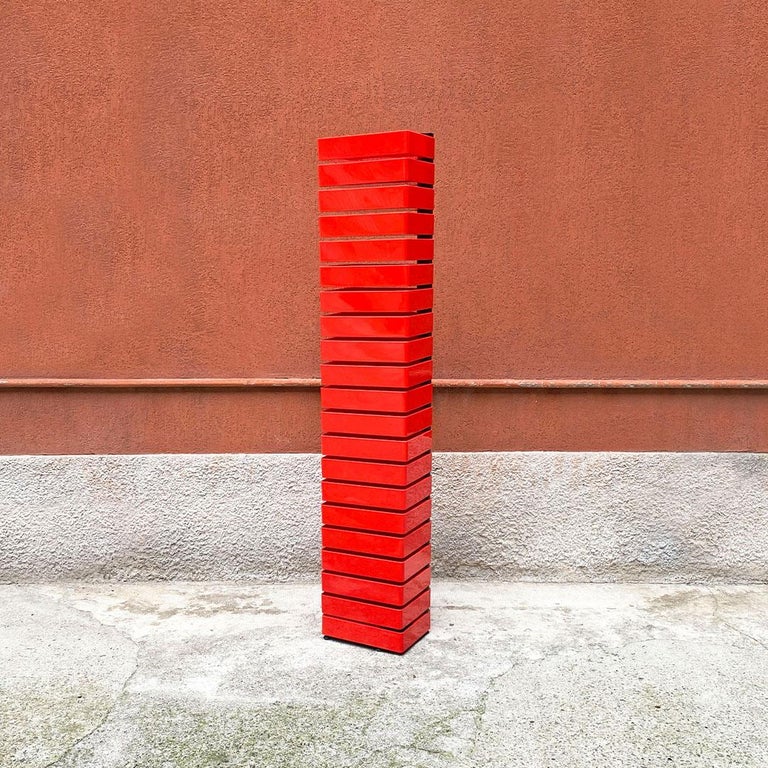Italian space age red plastic drawer unit by Shiro Kuramata for Cappellini, 1980s
Drawer unit or spiral storage unit, in glossy red plastic, with swivel drawers to change the shape from column to corner bookcase, to create a spiral or other