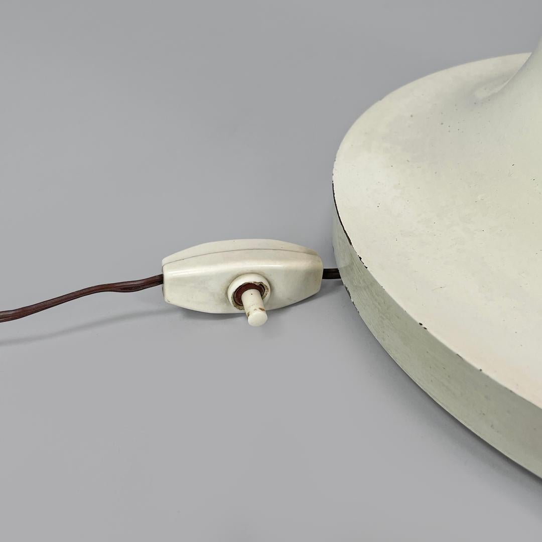 Lampe de table italienne Space Age à base ronde en verre orange par Carlo Nason, 1960s en vente 9