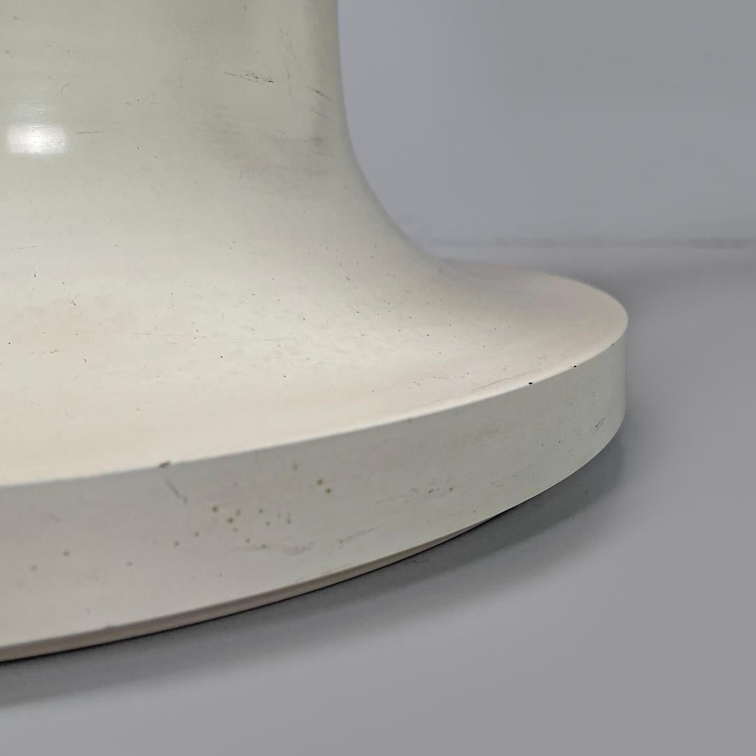 Lampe de table italienne Space Age à base ronde en verre orange par Carlo Nason, 1960s en vente 11