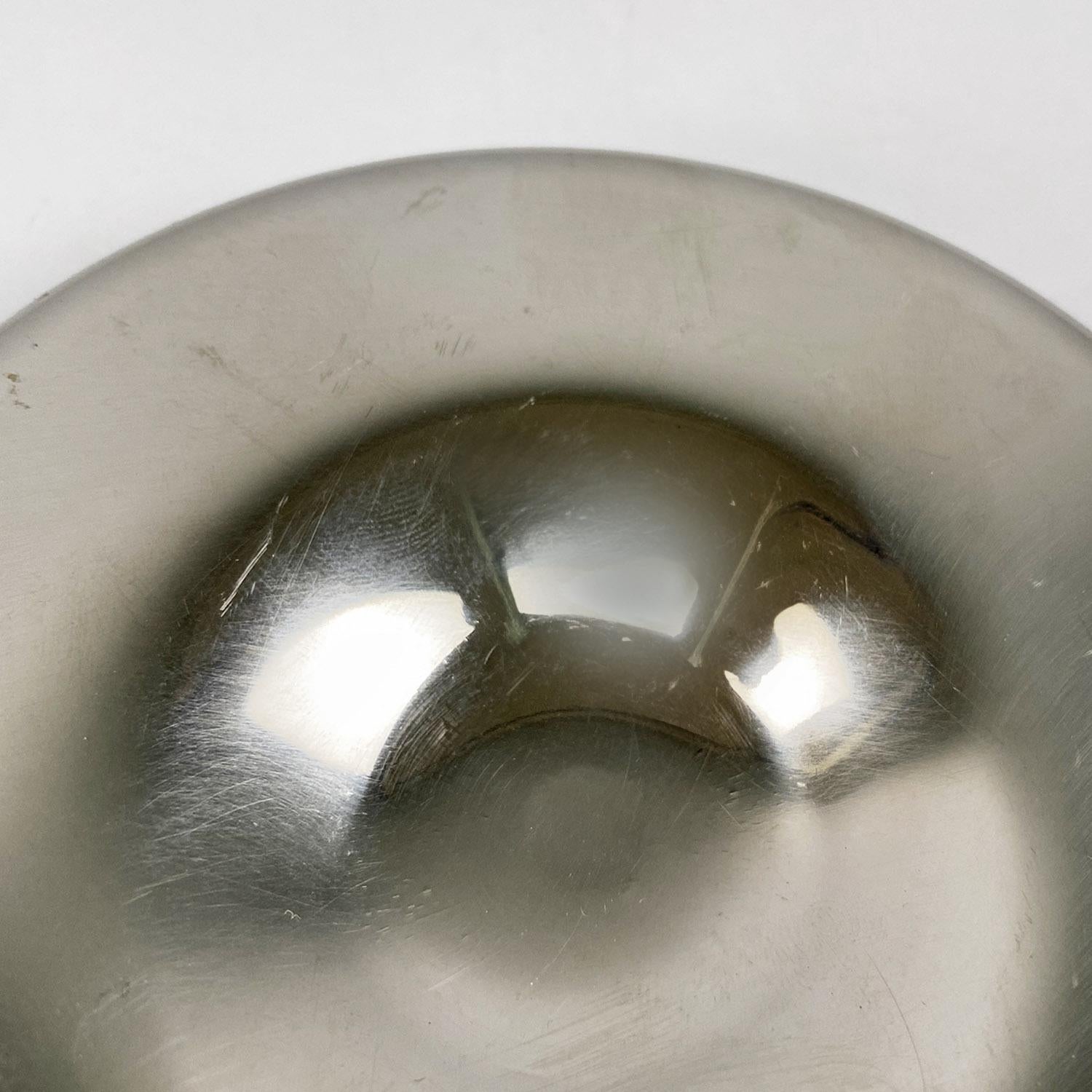 Posacenere rotondo in metallo cromato dell'era spaziale italiana, anni '70 in vendita 2