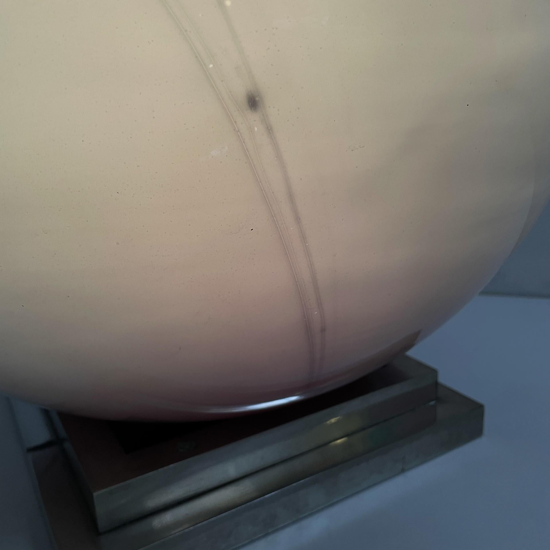 Lampe de table ronde A Space Age en verre soufflé bleu et beige et acier, 1970 en vente 5