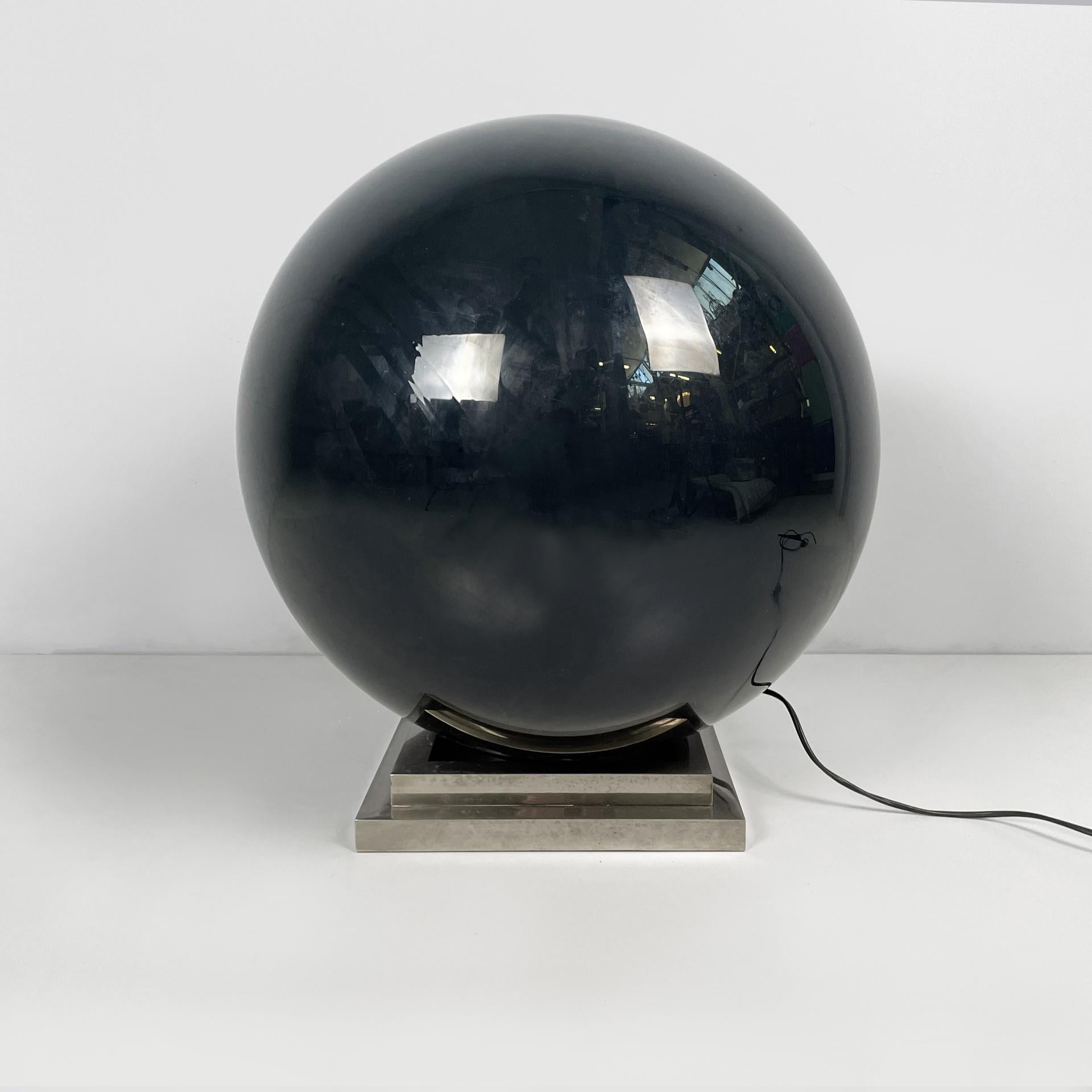 Ère spatiale Lampe de table ronde A Space Age en verre soufflé bleu et beige et acier, 1970 en vente