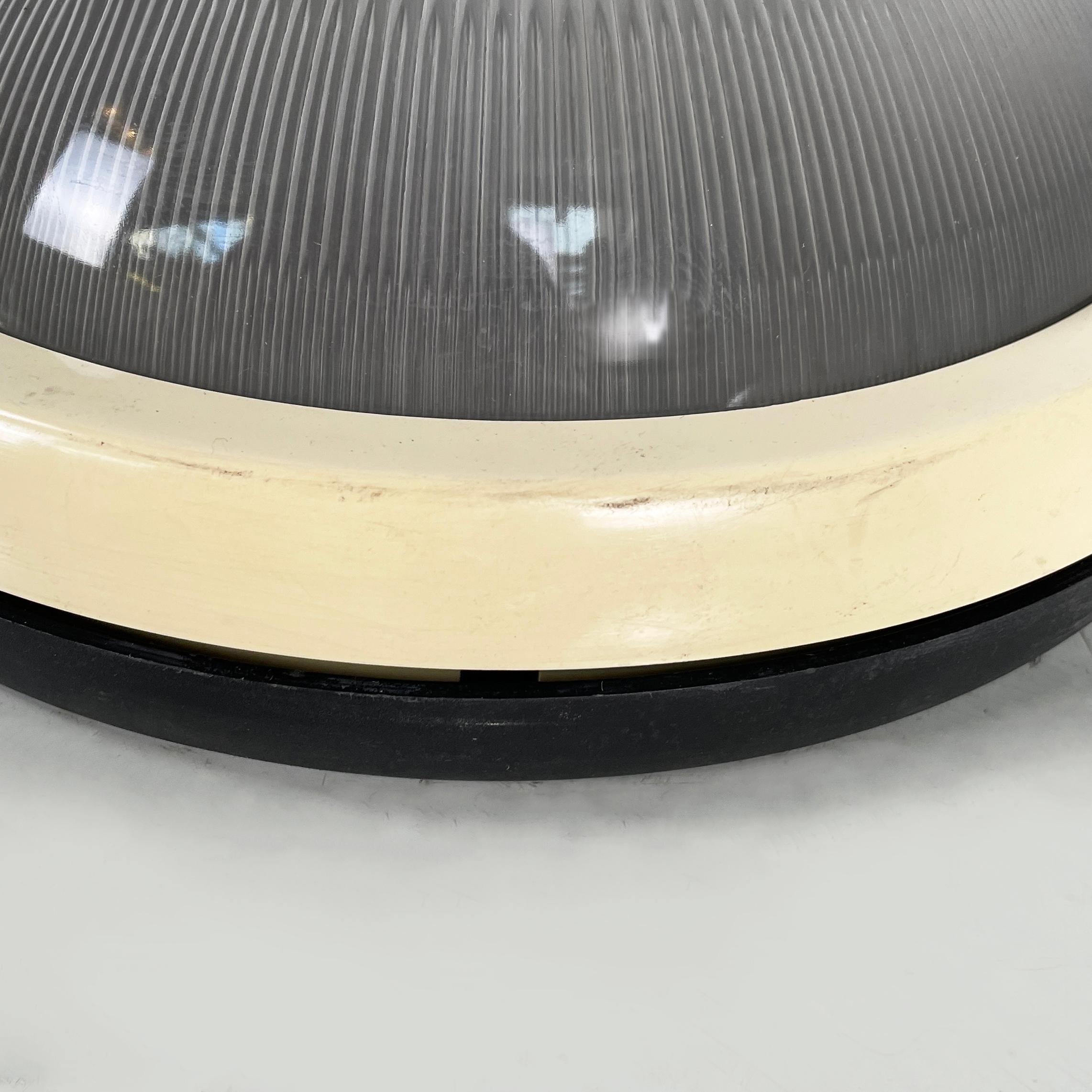 Lampade da parete rotonde dell'era spaziale italiana con  vetro stampato e plastica, anni '70 in vendita 4