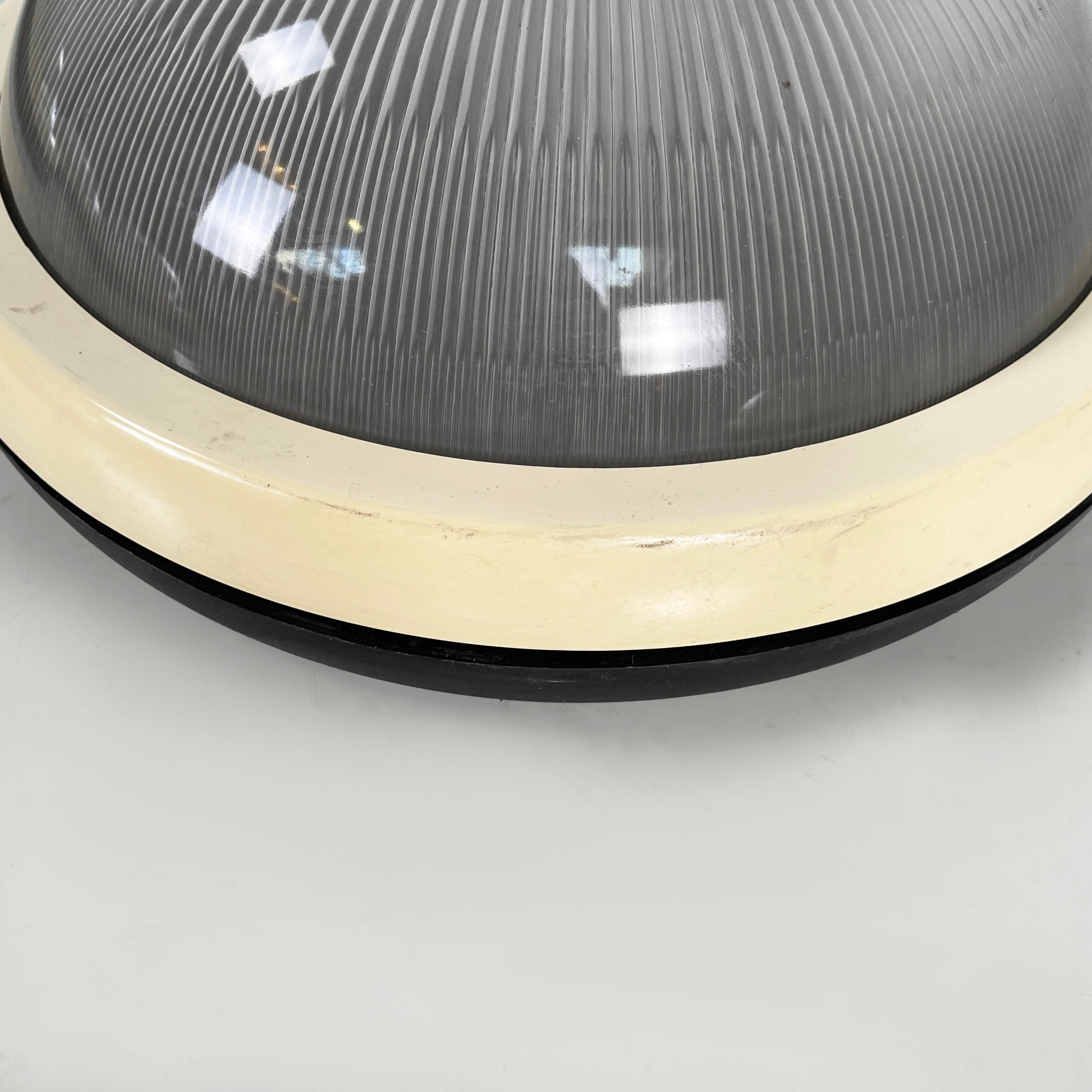 Lampade da parete rotonde dell'era spaziale italiana con  vetro stampato e plastica, anni '70 in vendita 5