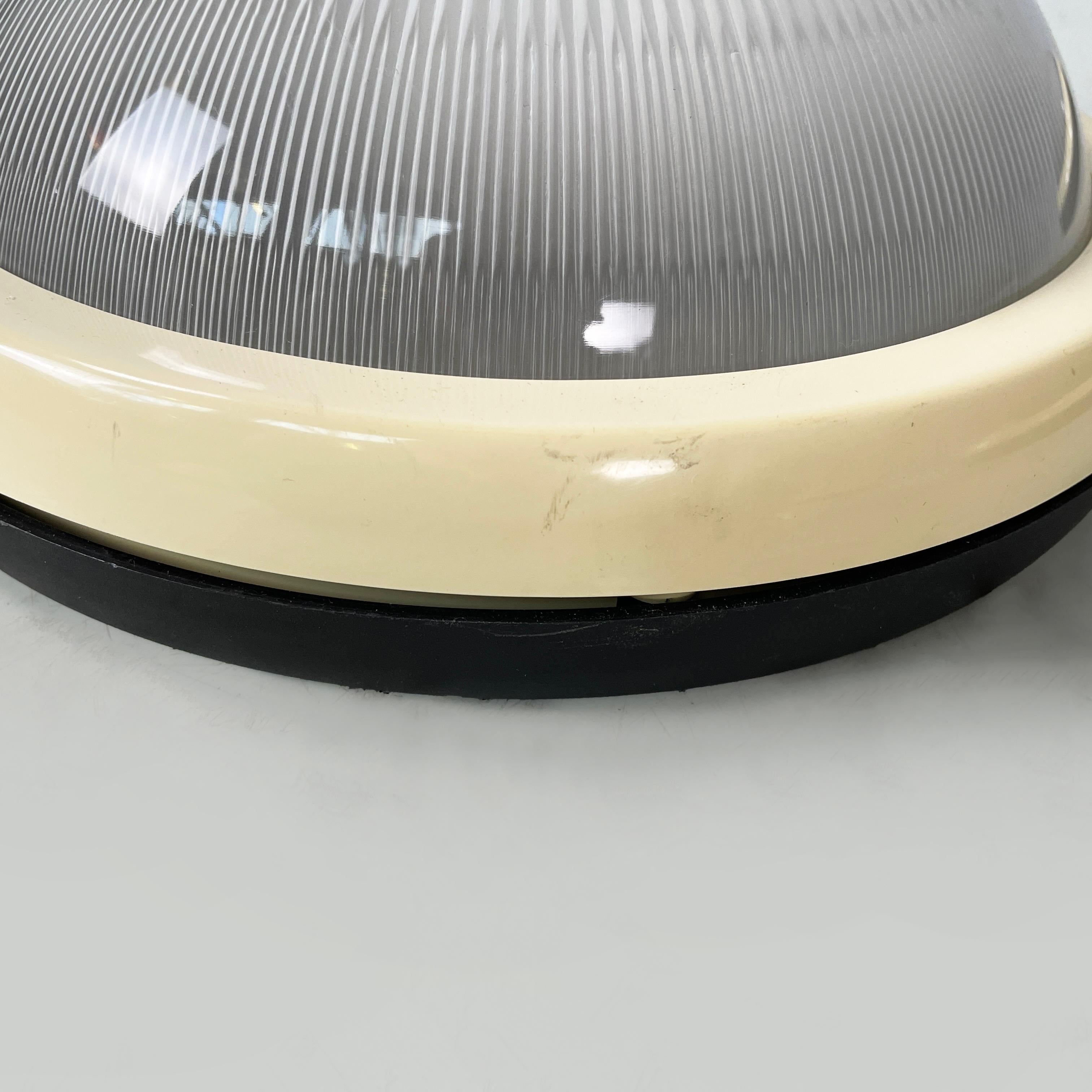Lampade da parete rotonde dell'era spaziale italiana con  vetro stampato e plastica, anni '70 in vendita 6